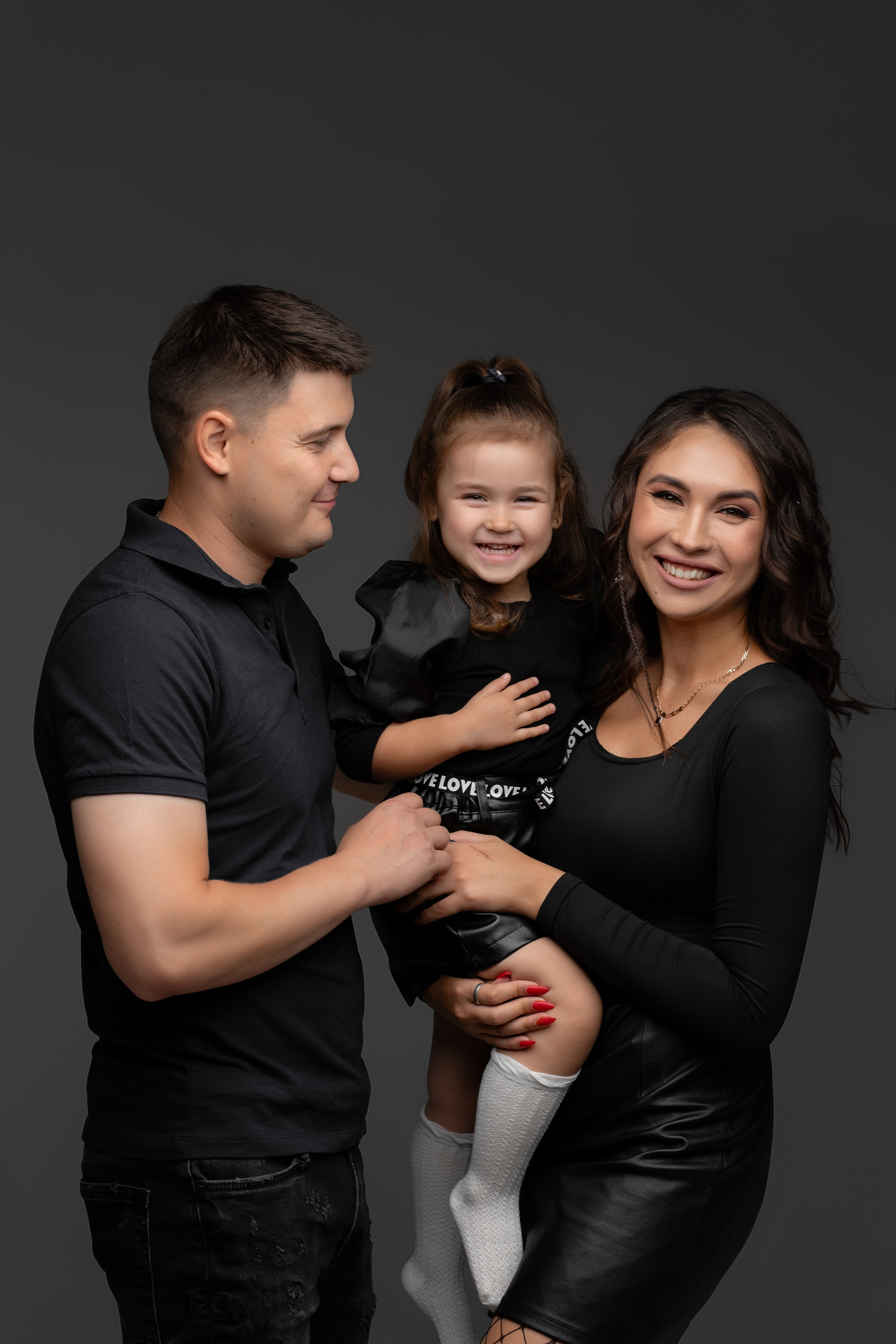 Фотосъемка в стиле Vogue (на однотонном фоне). Фотограф в городе Мелеуз Мусакаева Элиза