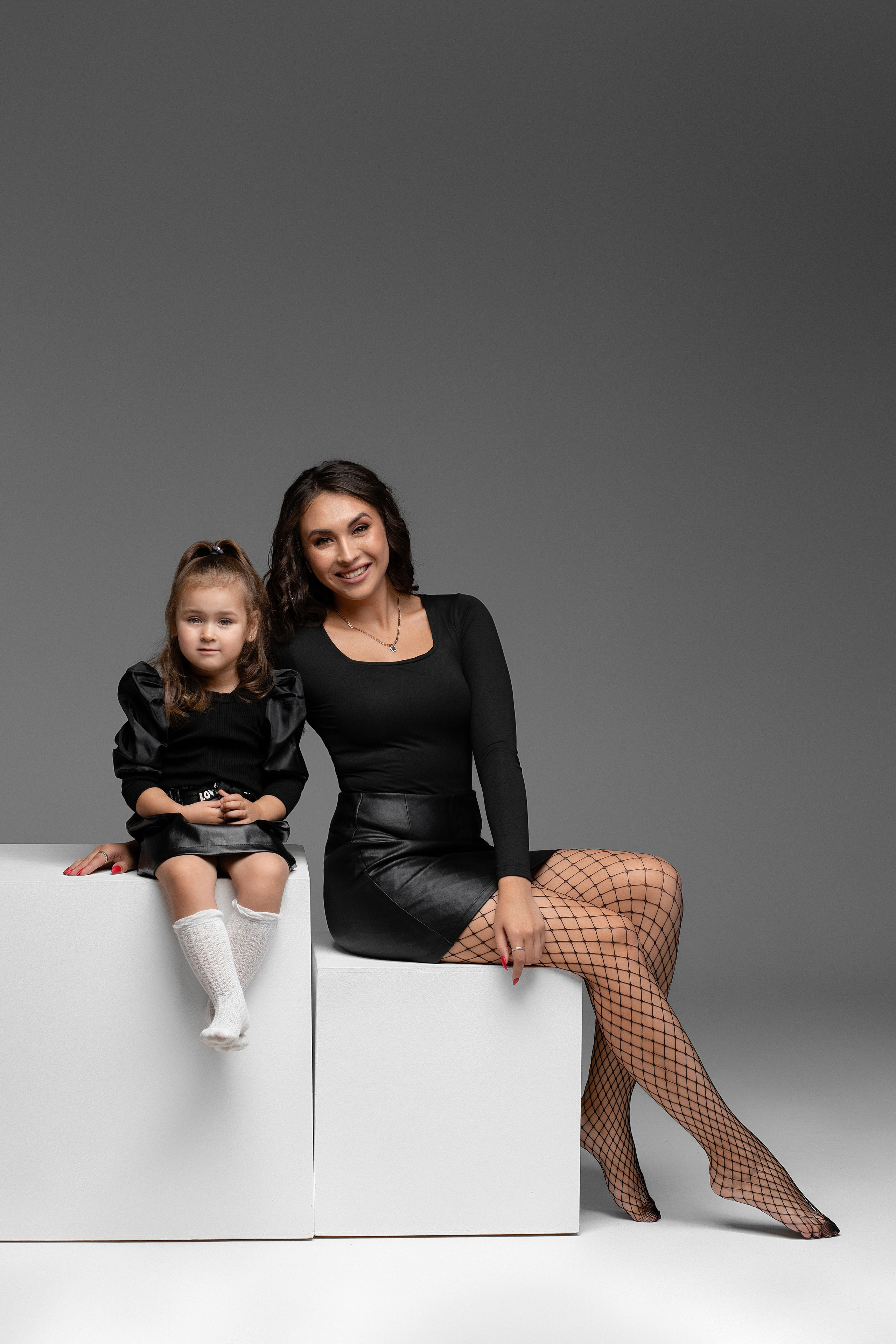 Фотосъемка в стиле Vogue (на однотонном фоне). Фотограф в городе Мелеуз Мусакаева Элиза