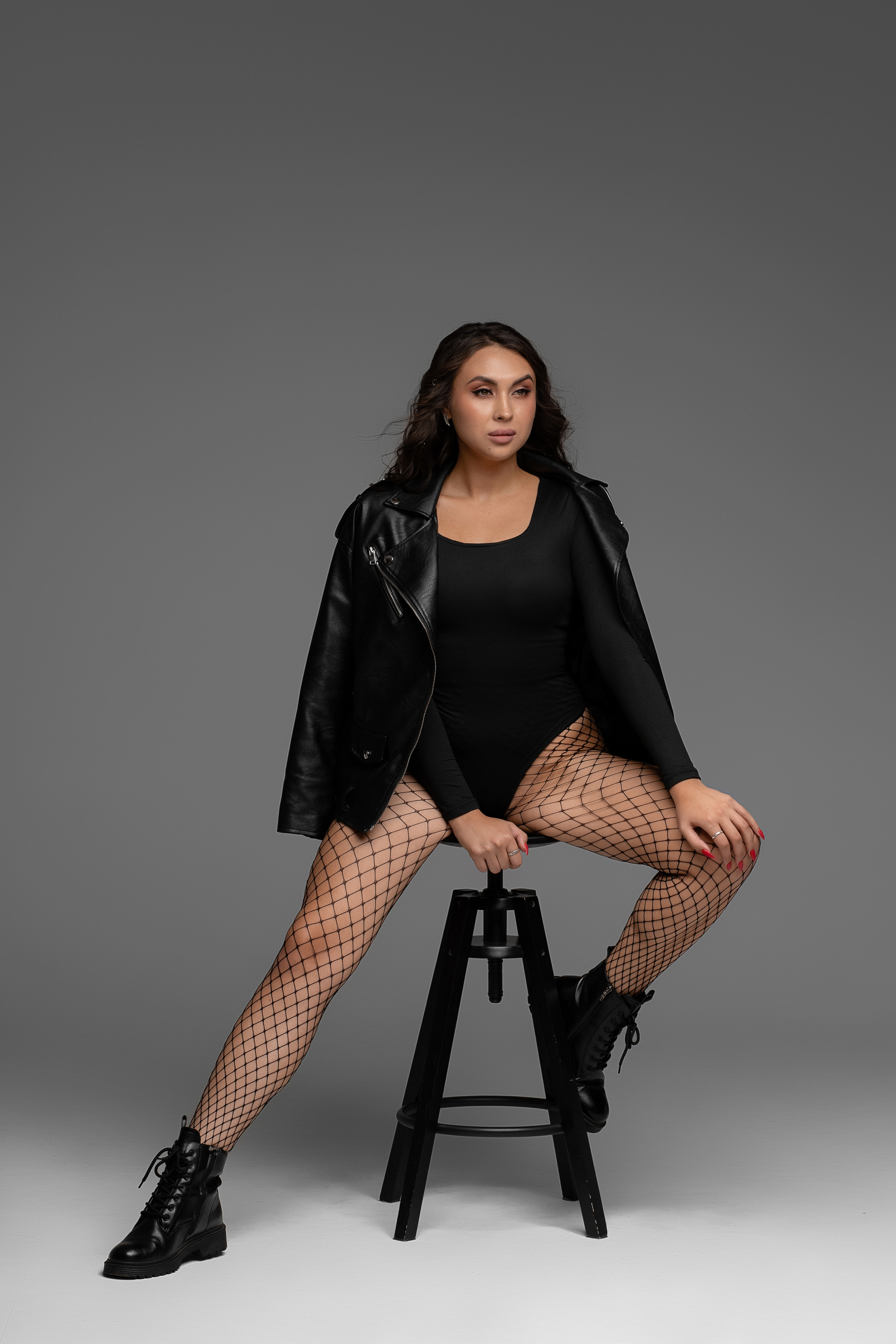 Фотосъемка в стиле Vogue (на однотонном фоне). Фотограф в городе Мелеуз Мусакаева Элиза