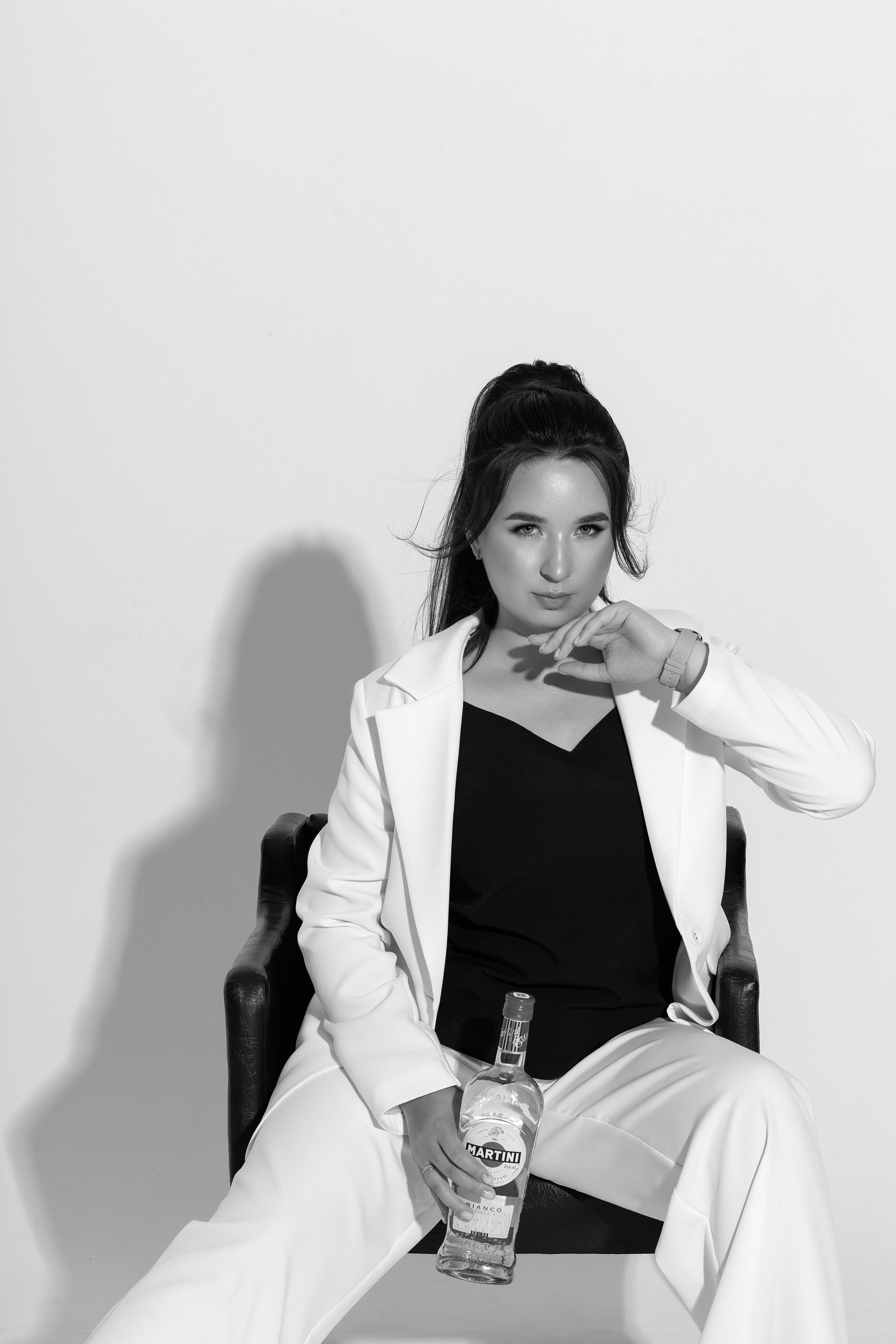 Фотосъемка в стиле Vogue (на однотонном фоне). Фотограф в городе Мелеуз Мусакаева Элиза