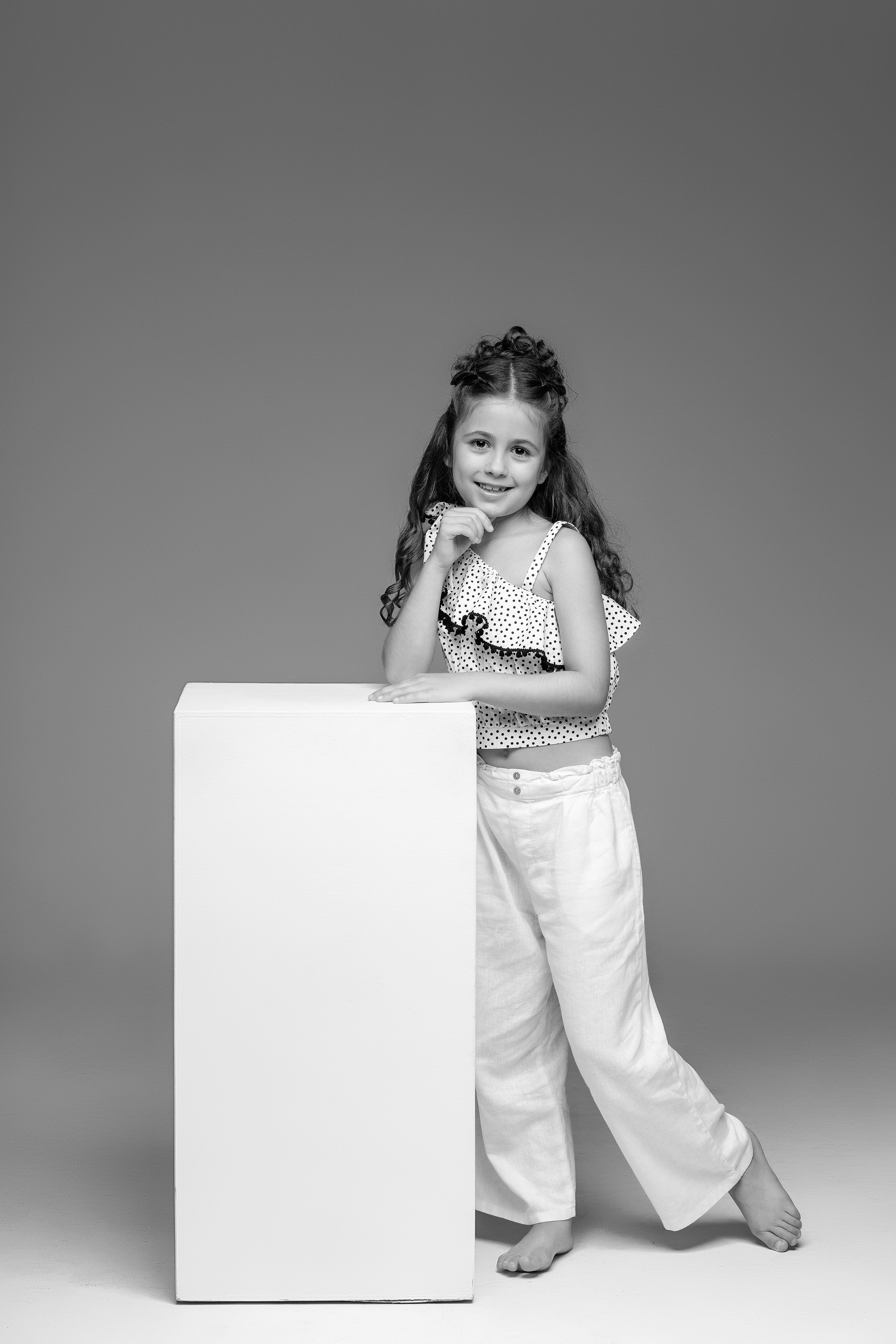 Фотосъемка в стиле Vogue (на однотонном фоне). Фотограф в городе Мелеуз Мусакаева Элиза