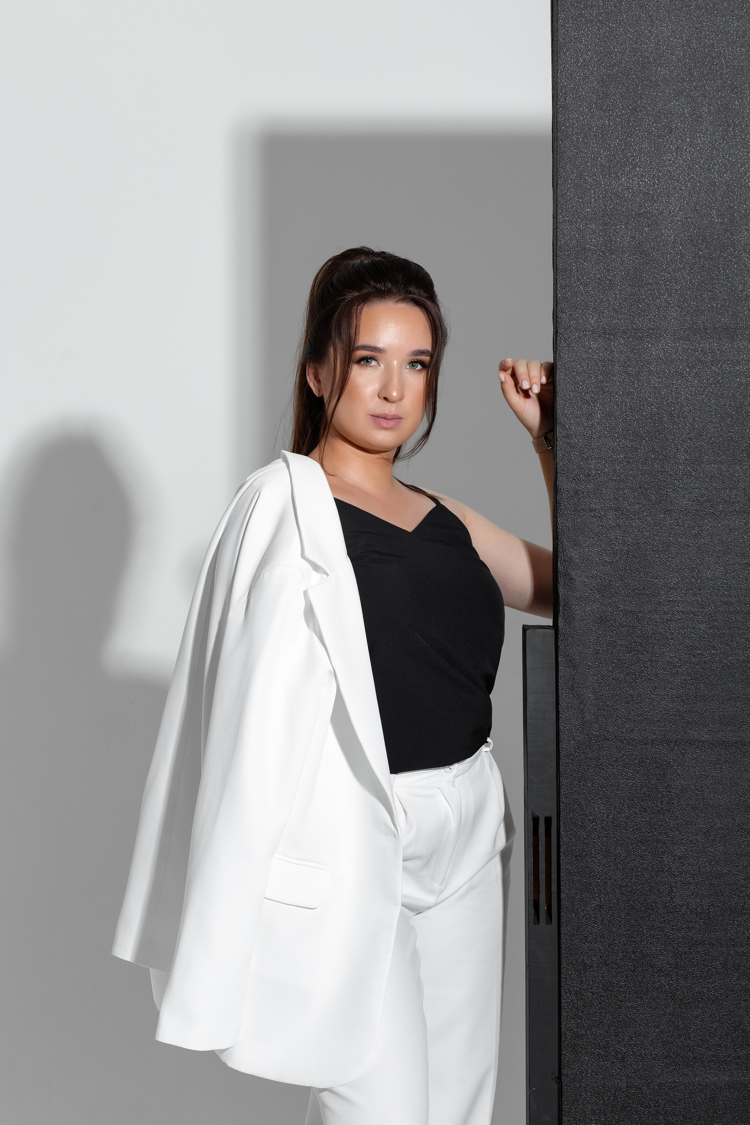 Фотосъемка в стиле Vogue (на однотонном фоне). Фотограф в городе Мелеуз Мусакаева Элиза