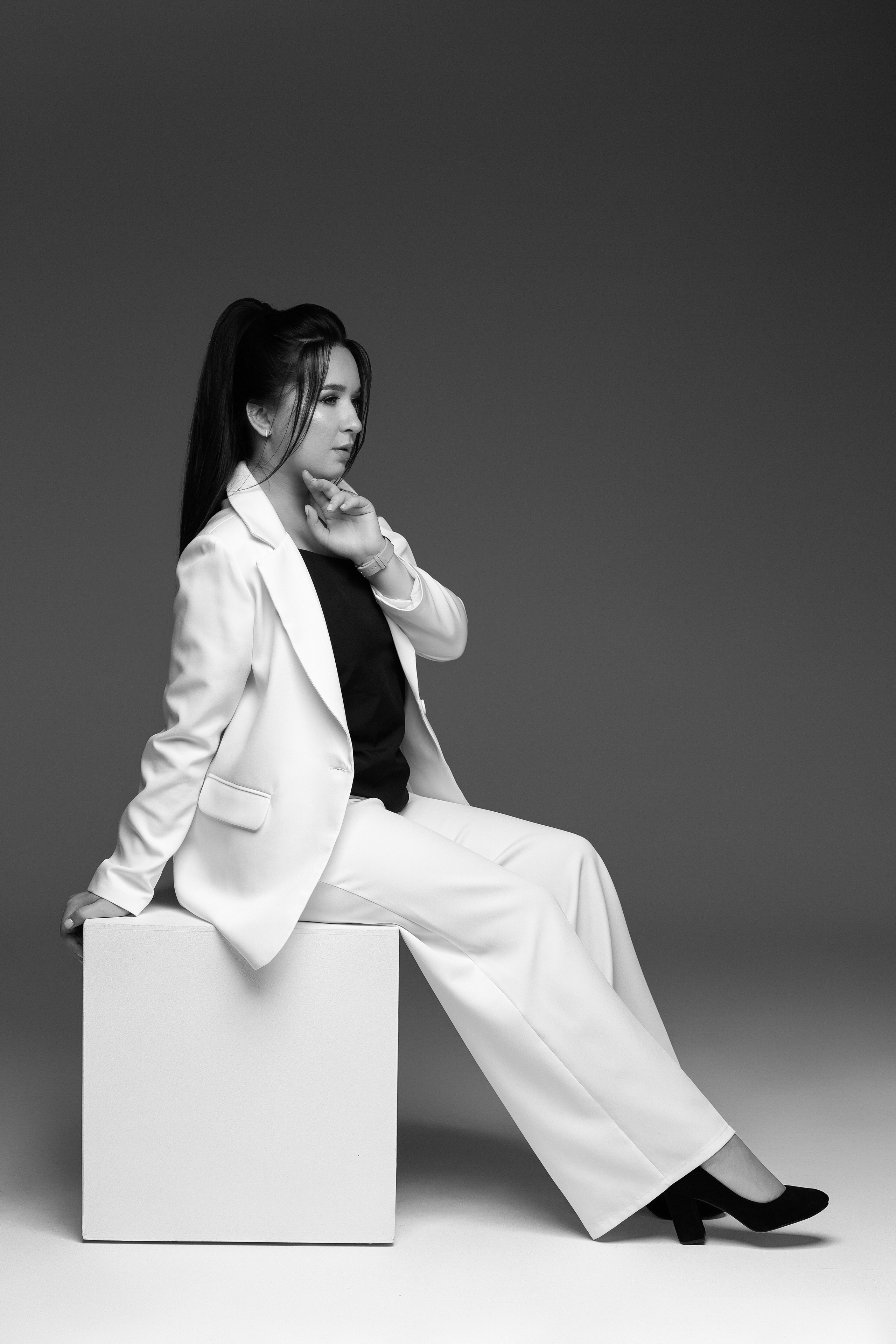 Фотосъемка в стиле Vogue (на однотонном фоне). Фотограф в городе Мелеуз Мусакаева Элиза