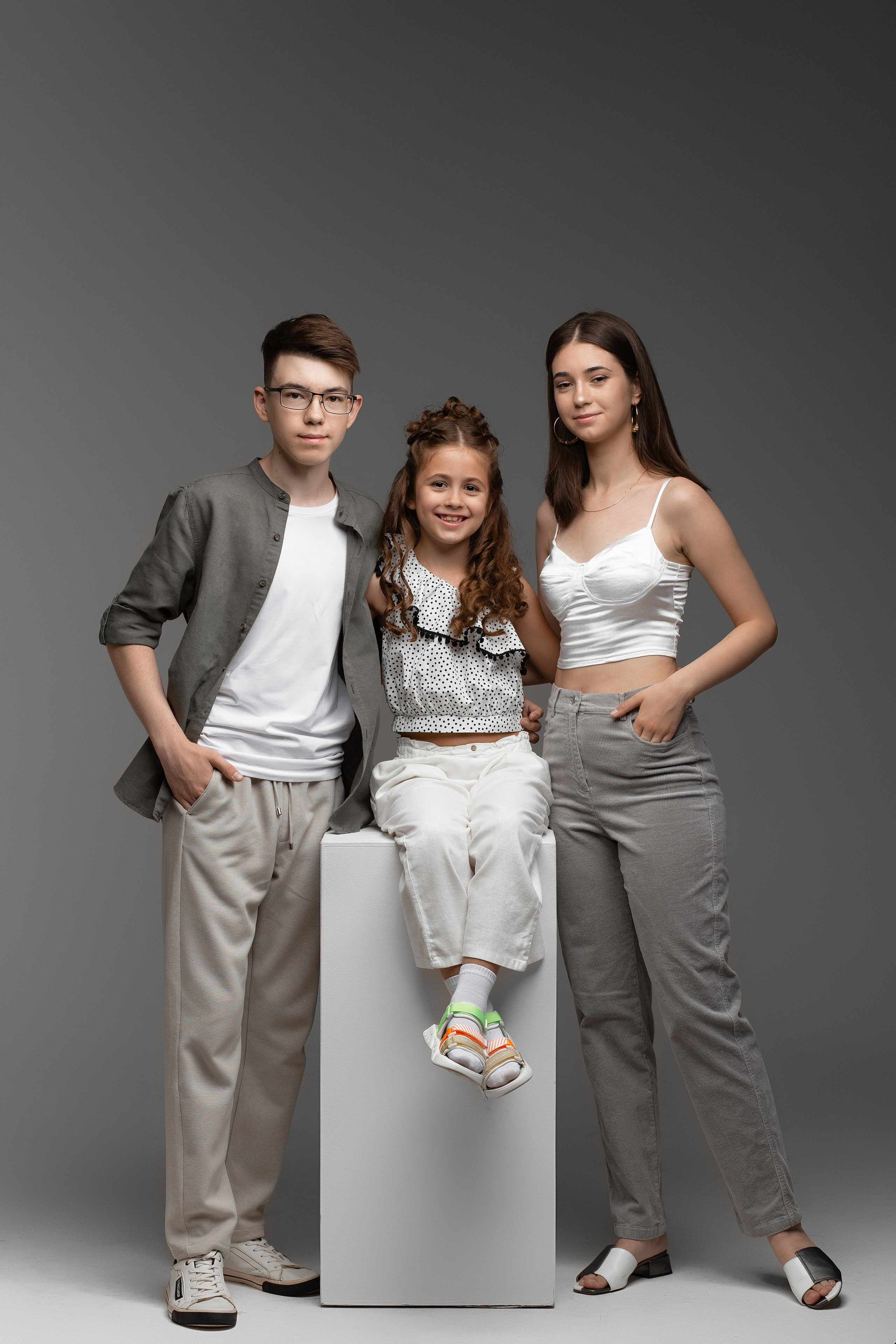 Фотосъемка в стиле Vogue (на однотонном фоне). Фотограф в городе Мелеуз Мусакаева Элиза