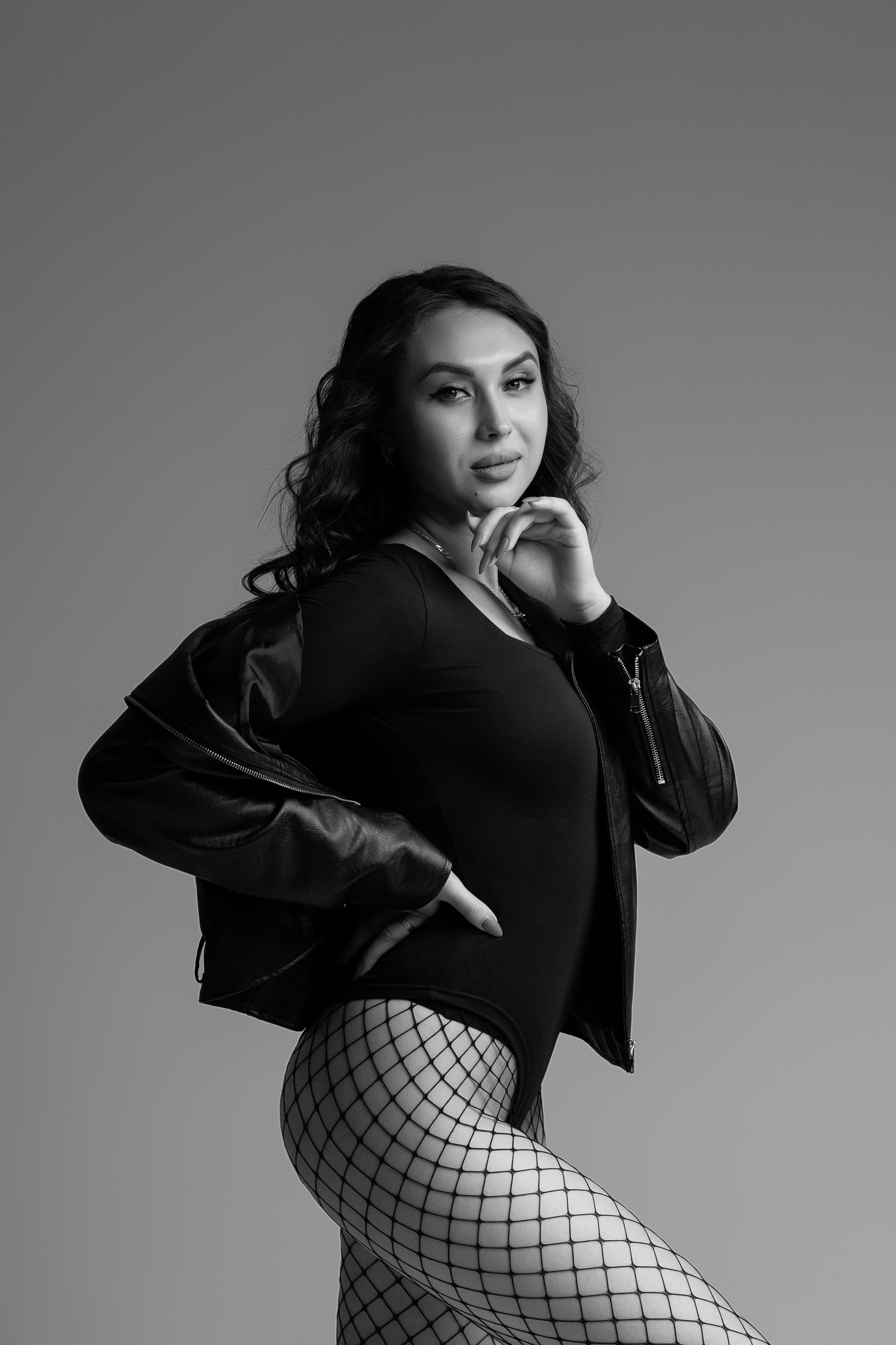 Фотосъемка в стиле Vogue (на однотонном фоне). Фотограф в городе Мелеуз Мусакаева Элиза