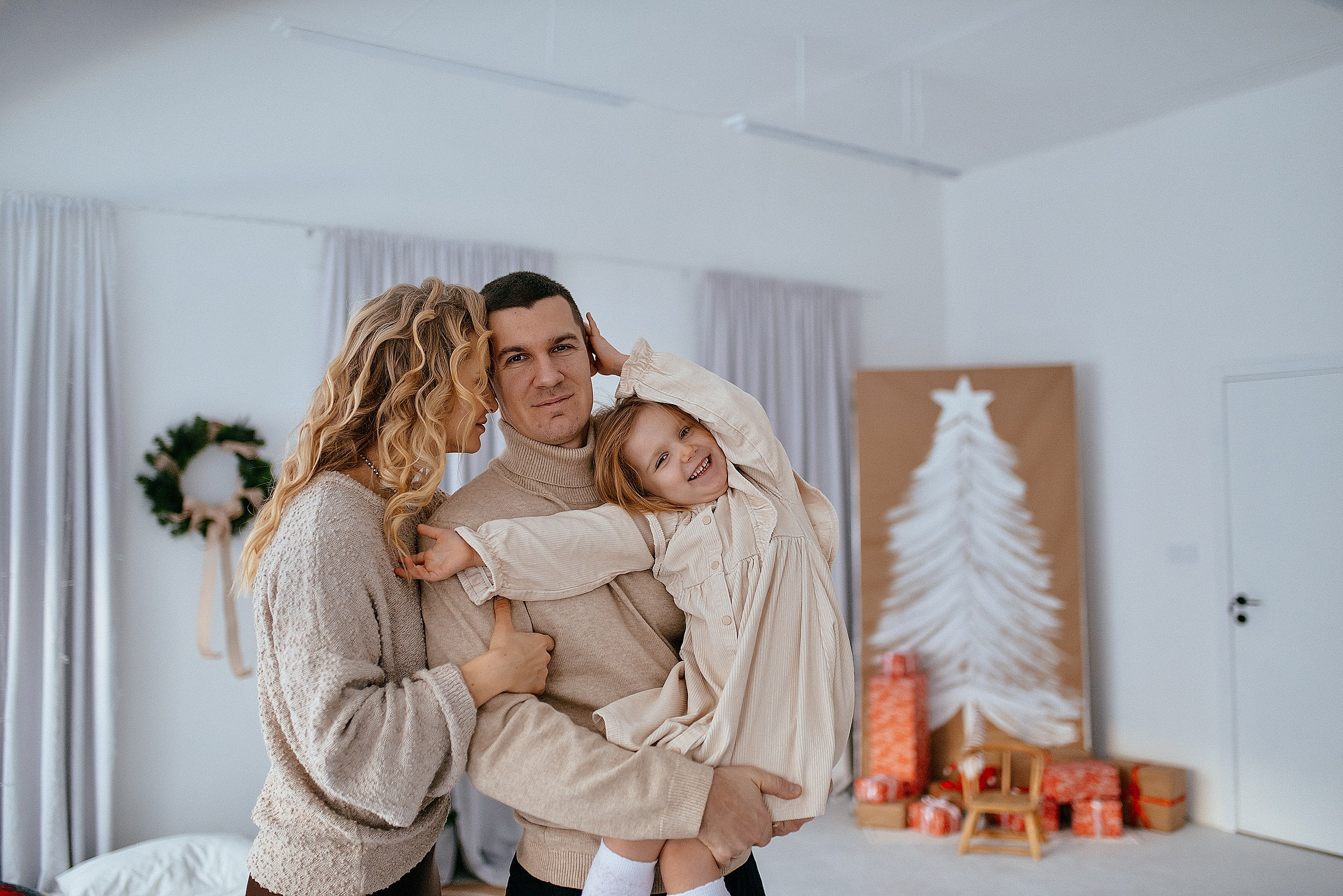 Семейная новогодняя фотосессия в Краснообске. Фотограф Дарья Едапина Новосибирск