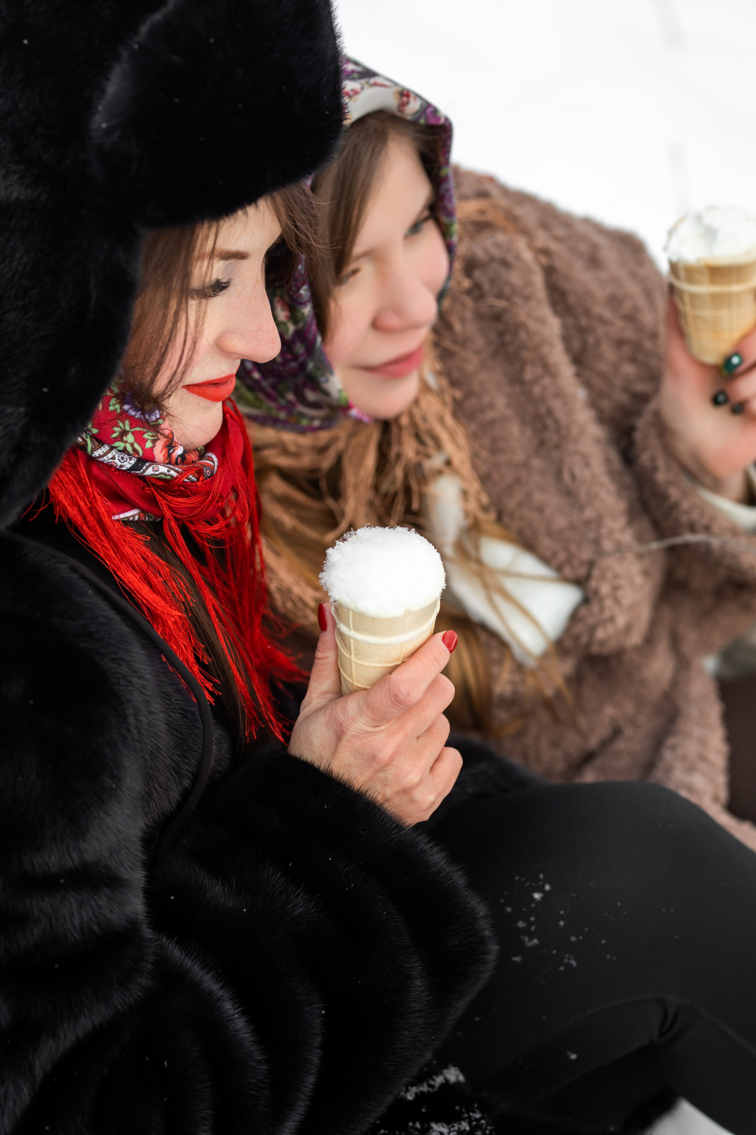 Анастасия и Юлия в зимнем лесу. Свадебный и семейный фотограф в Колпино и СПб Юлия Папанова