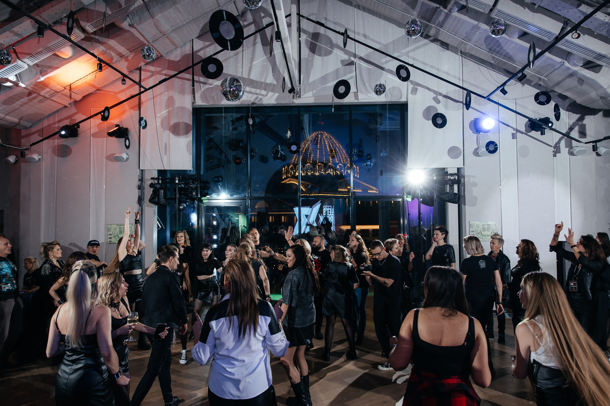 CLEANTOWN 18 лет. Свадебный и семейный фотограф