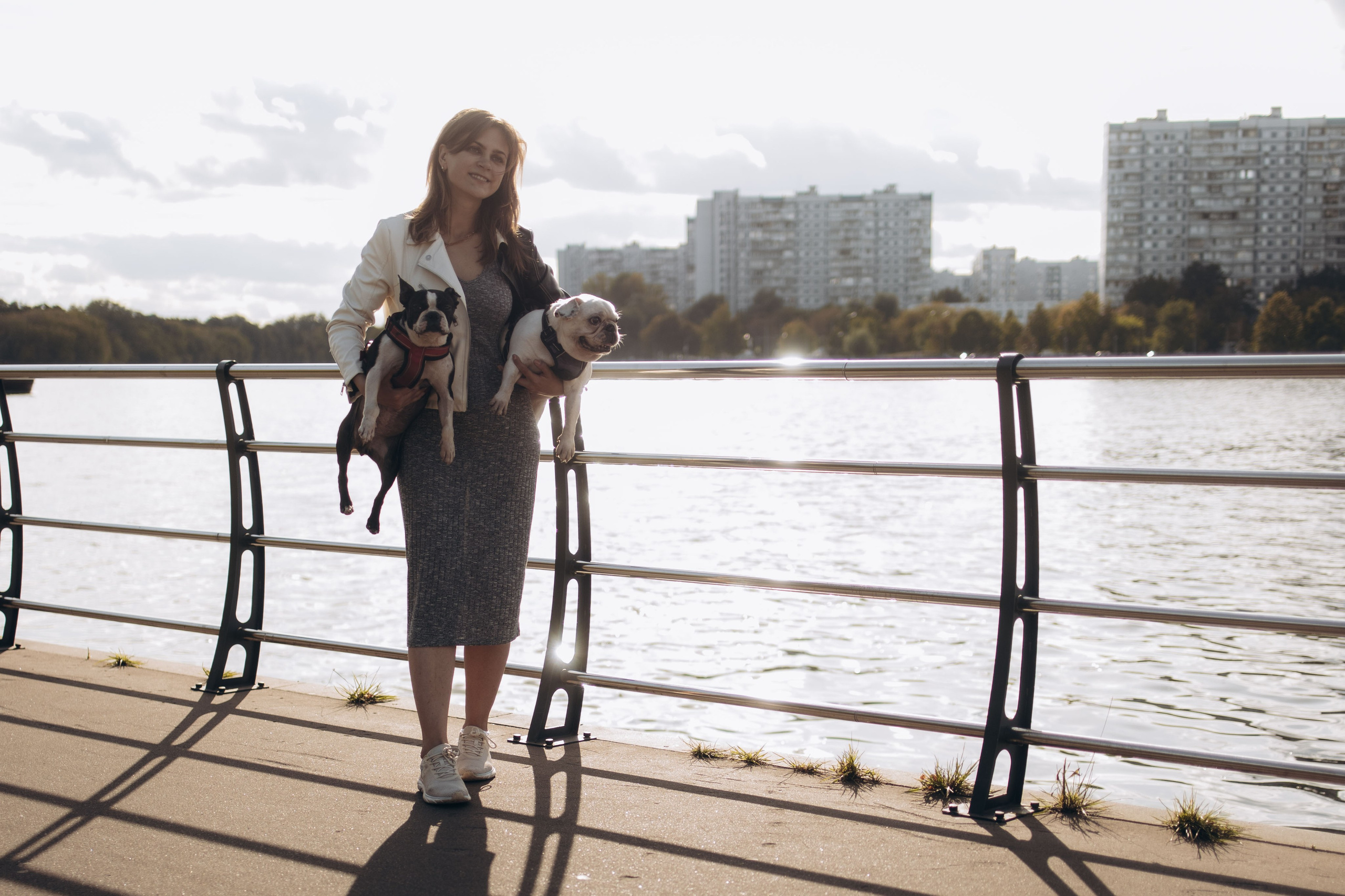 Оля и бульдоги