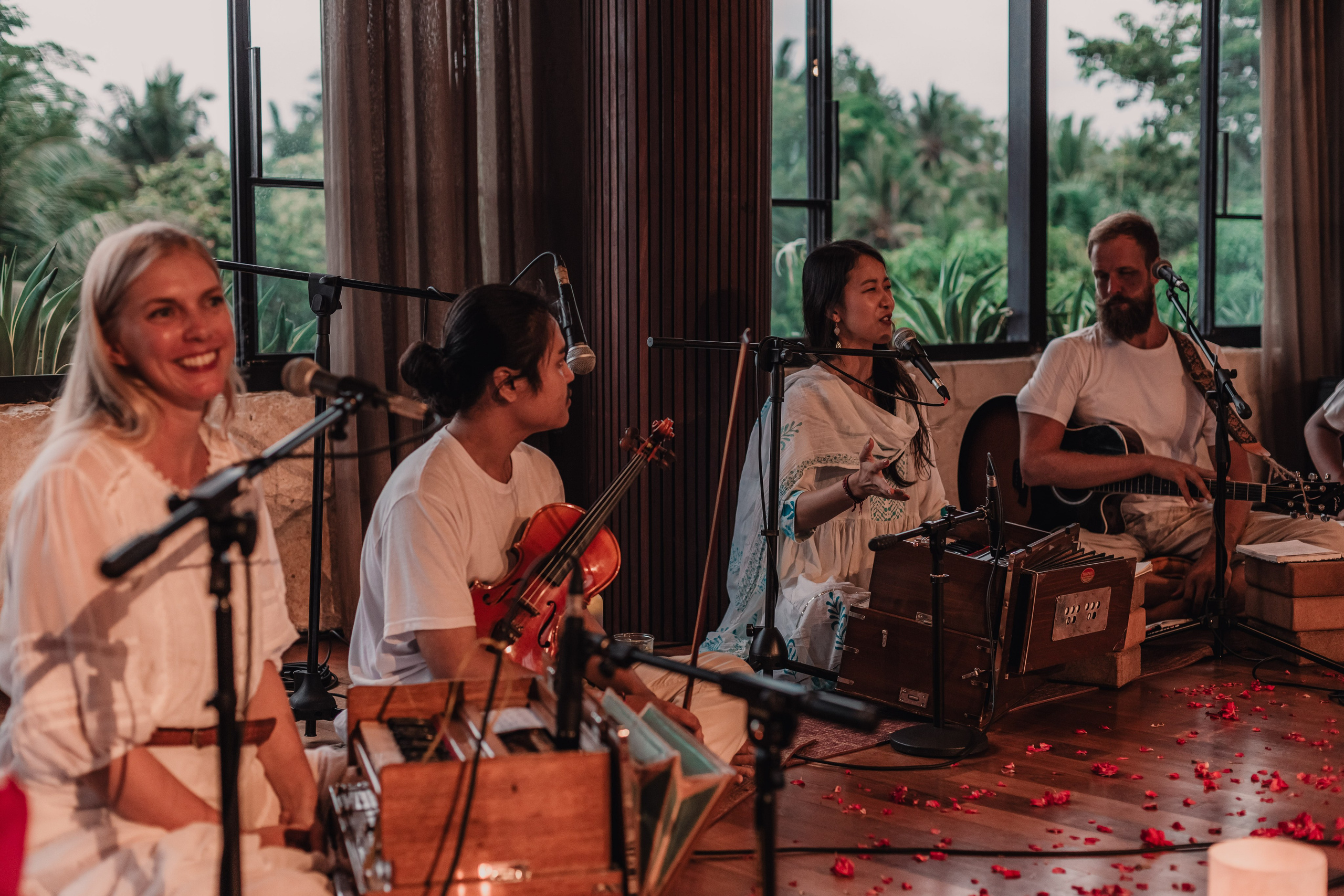 Kirtan at Soulshine nov. Мариам Багдасарян