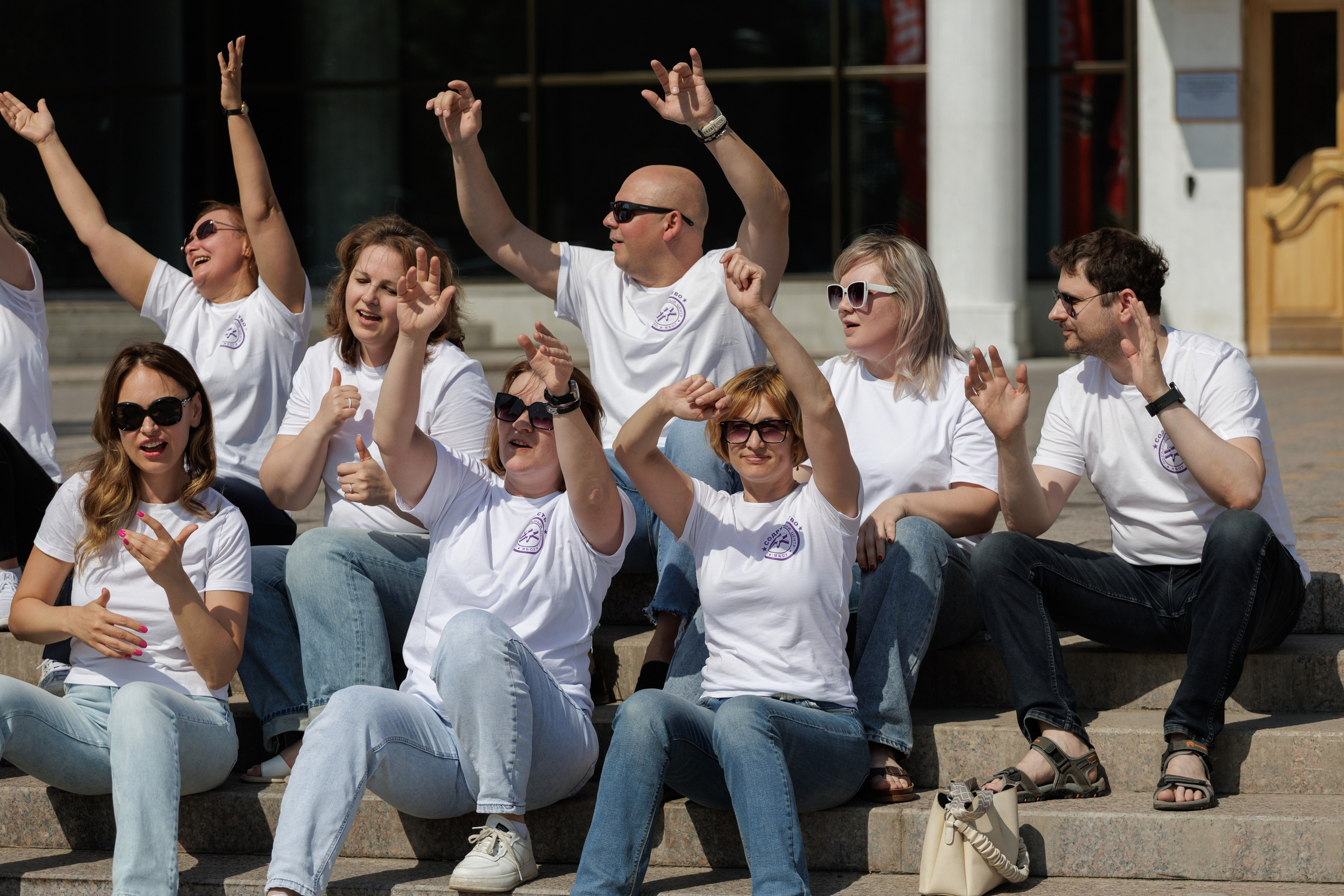 Репортажные фото съёмки клипа от родителей выпускникам. Свадебный фотограф в Воронеже Александр Работкин