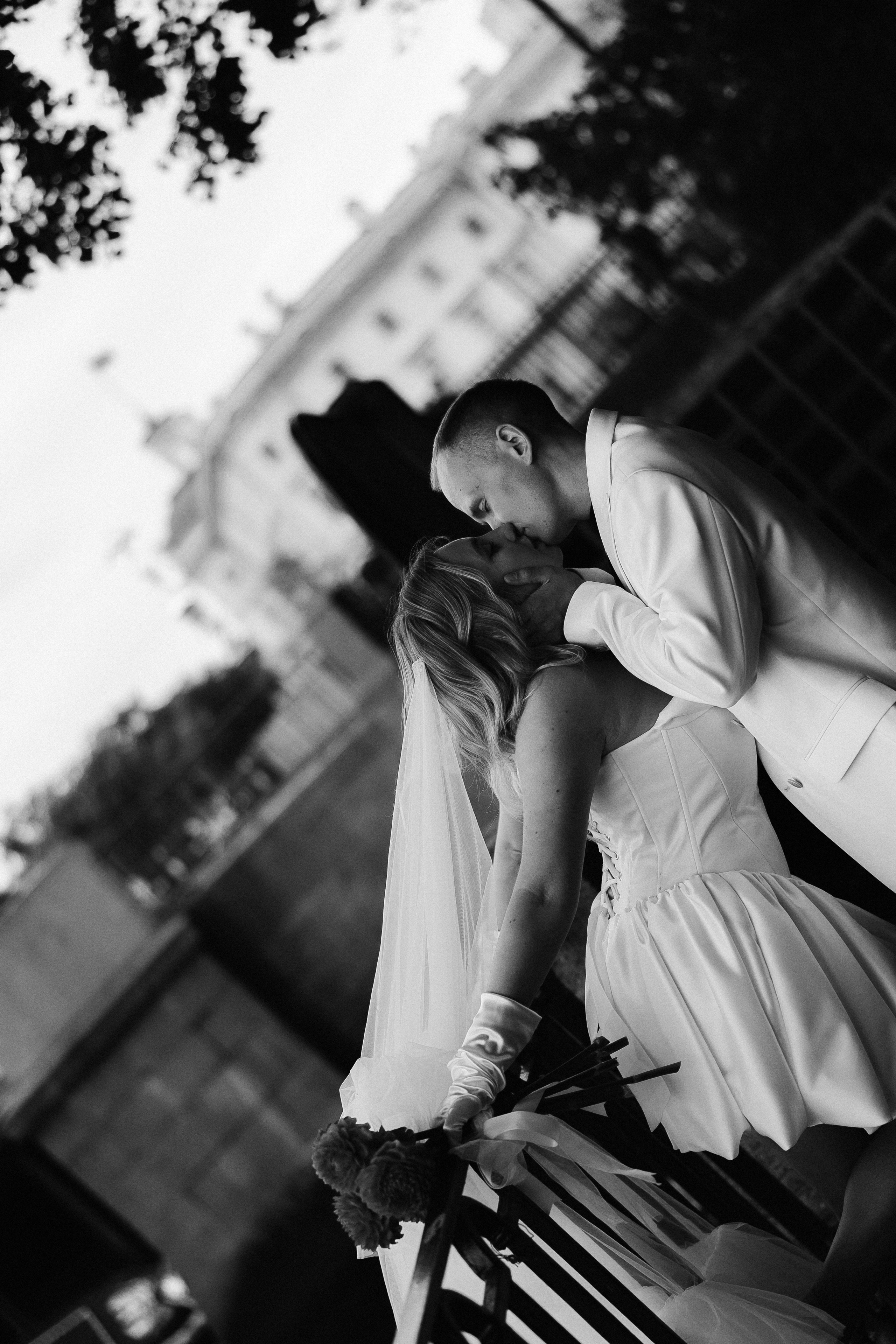 Когда я впервые увидел тебя, этот смех, ты мне напомнила по-моему сразу всех. Свадебный фотограф в Санкт-Петербурге Баженова Алина