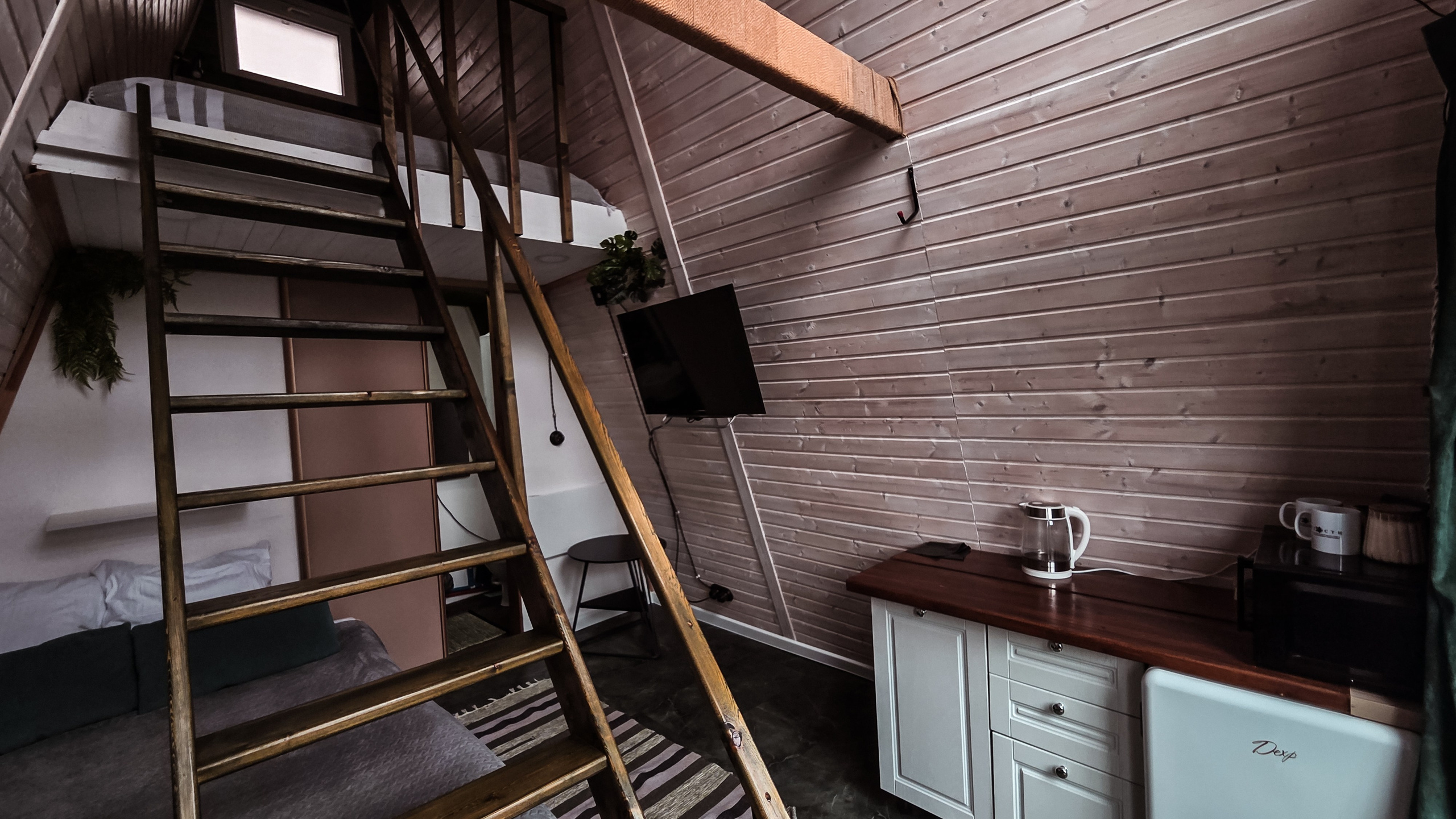 Гостевой фото. Вгости. Посуточная аренда дома во Владивостоке, баня с чаном. Теплый бассейн, геокупол. Аренда дома во Владивостоке, Надеждинском районе