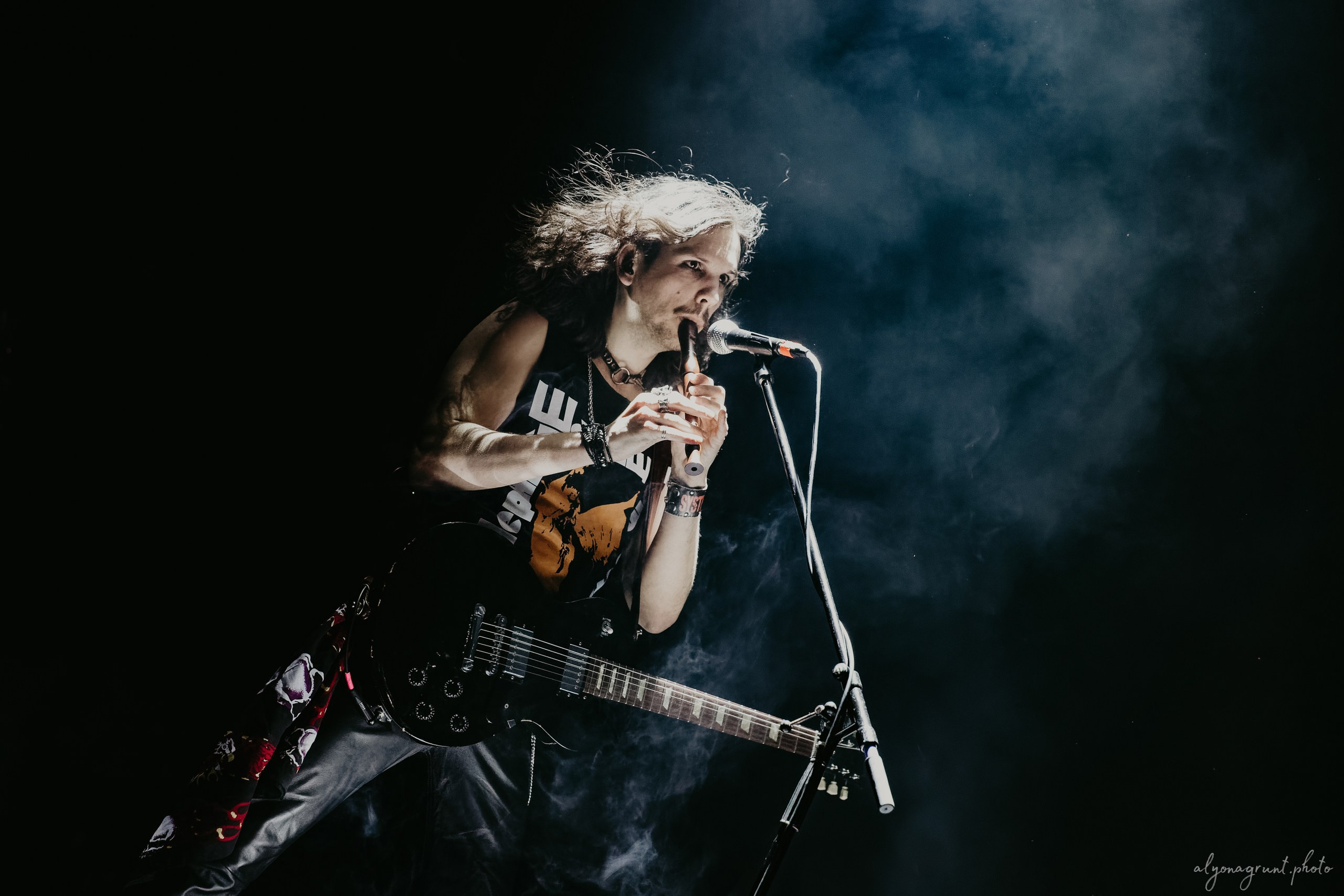 Багровый Фантомас, фоторепортаж, СПб, BASE, 14.12.2025. Алена Адрианова: фотограф в Санкт-Петербурге