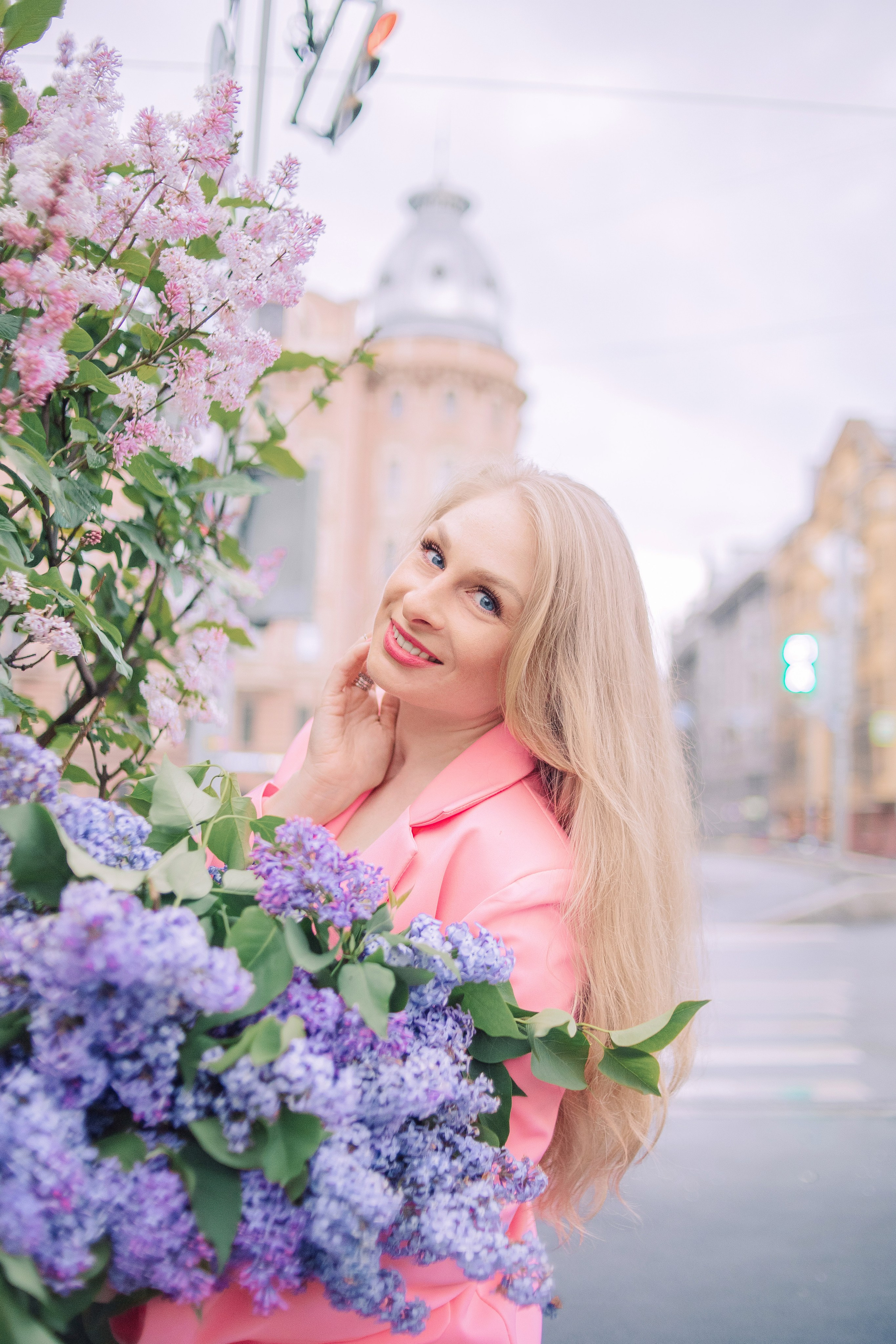 Городская фотопрогулка с букетом Сирени. Фотограф в Санкт-Петербурге, Анна Скворцова