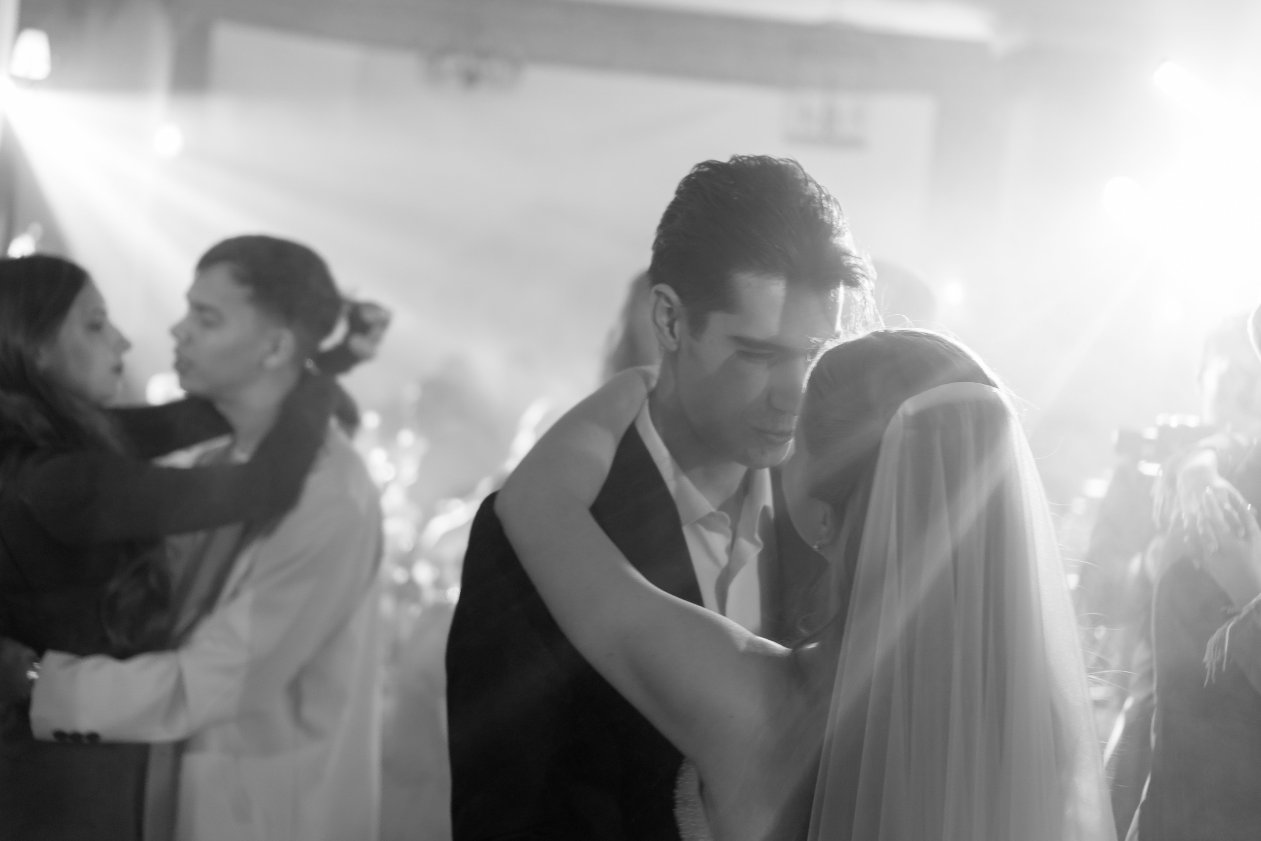 СВАДЕБНАЯ СЬЕМКА СБОРОВ В ОТЕЛЕ И ВЫЕЗД НА ЦЕРЕМОНИЮ (СНЯТО В СИБИРЕ В НИЖНЕВАРТОВСКЕ). Профессиональный фотограф, Санкт-Петербург — Виктория Богомолова