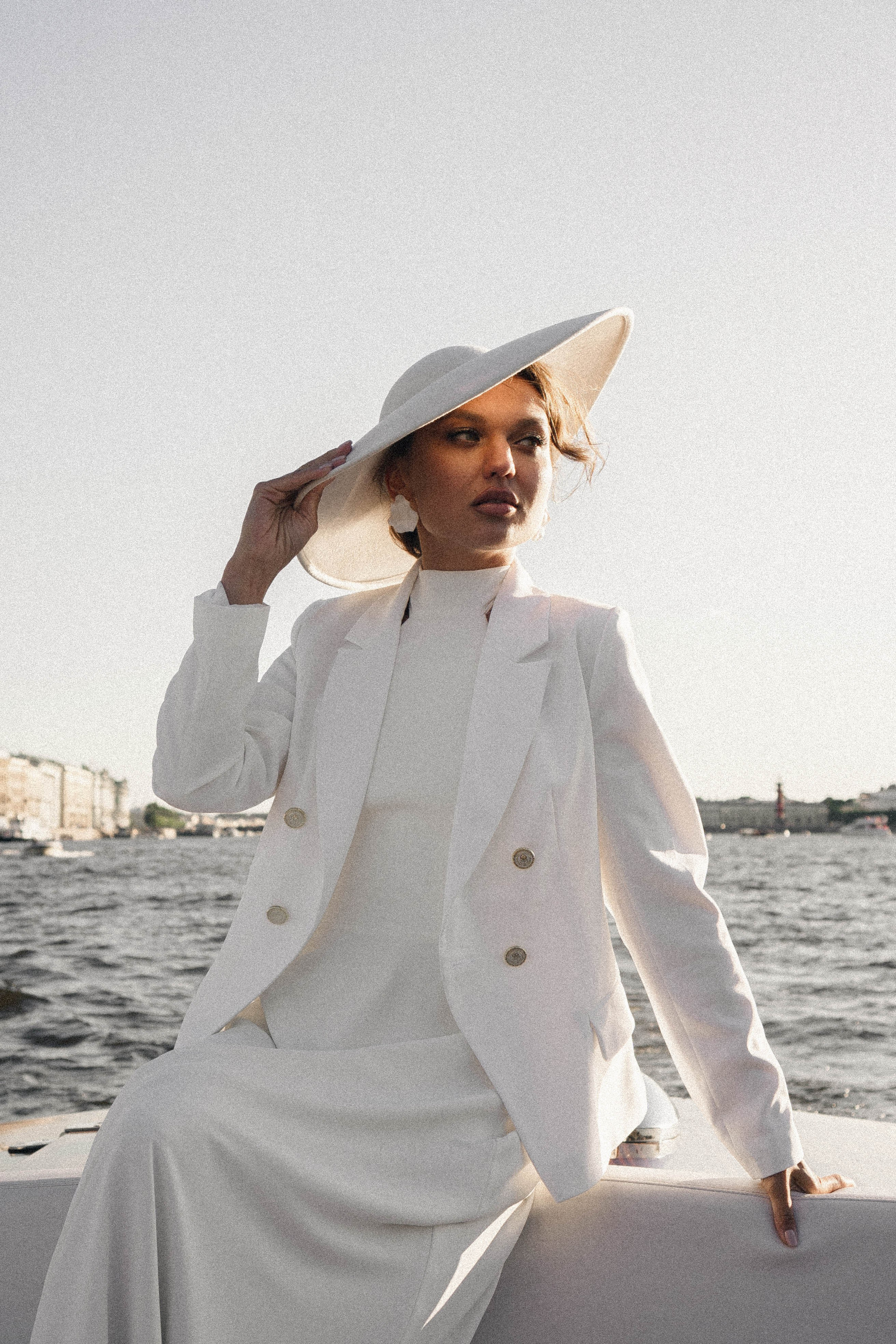 СВАДЕНБНАЯ СЬЕМКА НА КАТЕРЕ ПО КАНАЛАМ САНКТ-ПЕТЕРБУРГА И В АКВАТОРИИ НЕВЫ. Профессиональный фотограф, Санкт-Петербург — Виктория Богомолова