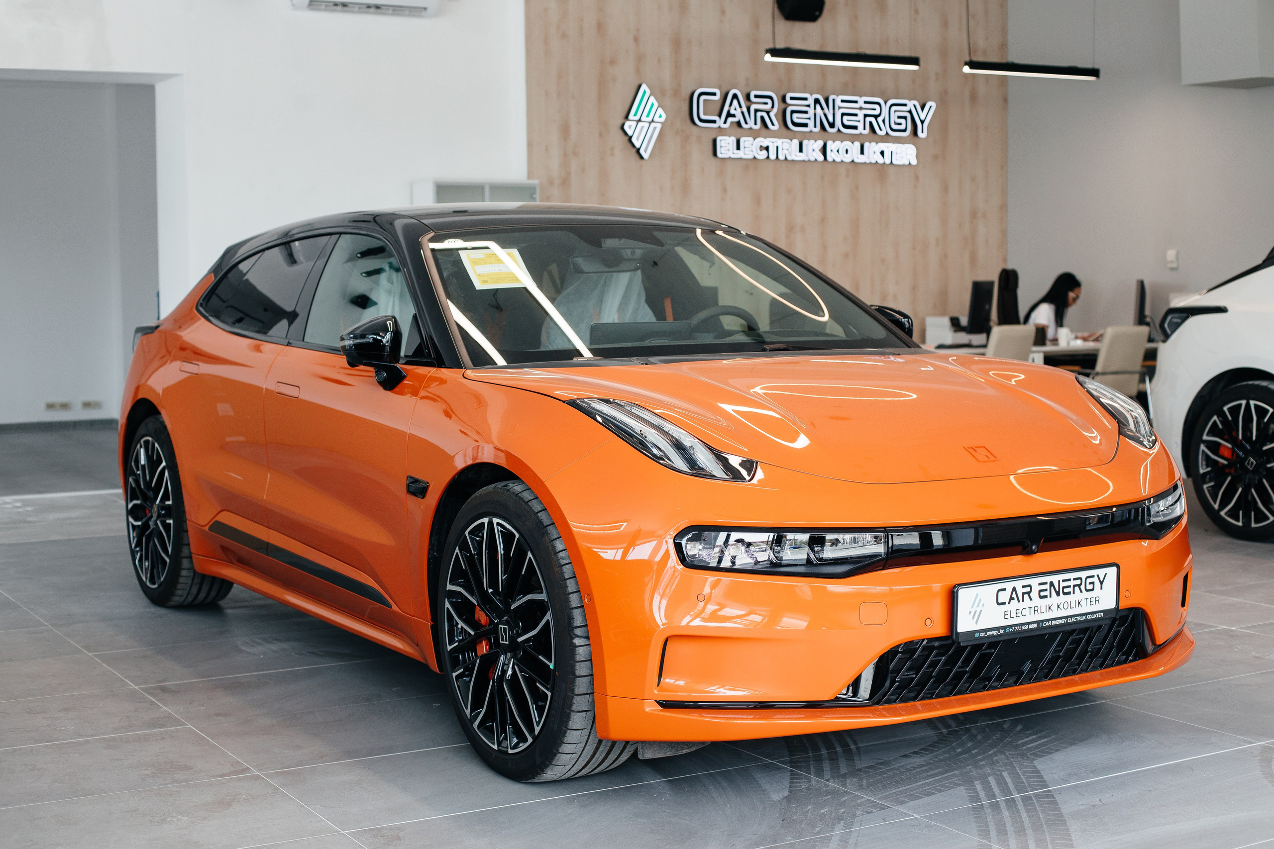 Фотосессия для Автосалона CAR ENERGY в городе Атырау. Фотограф Сиражев Карымсак. Фотосессия, бизнес портреты