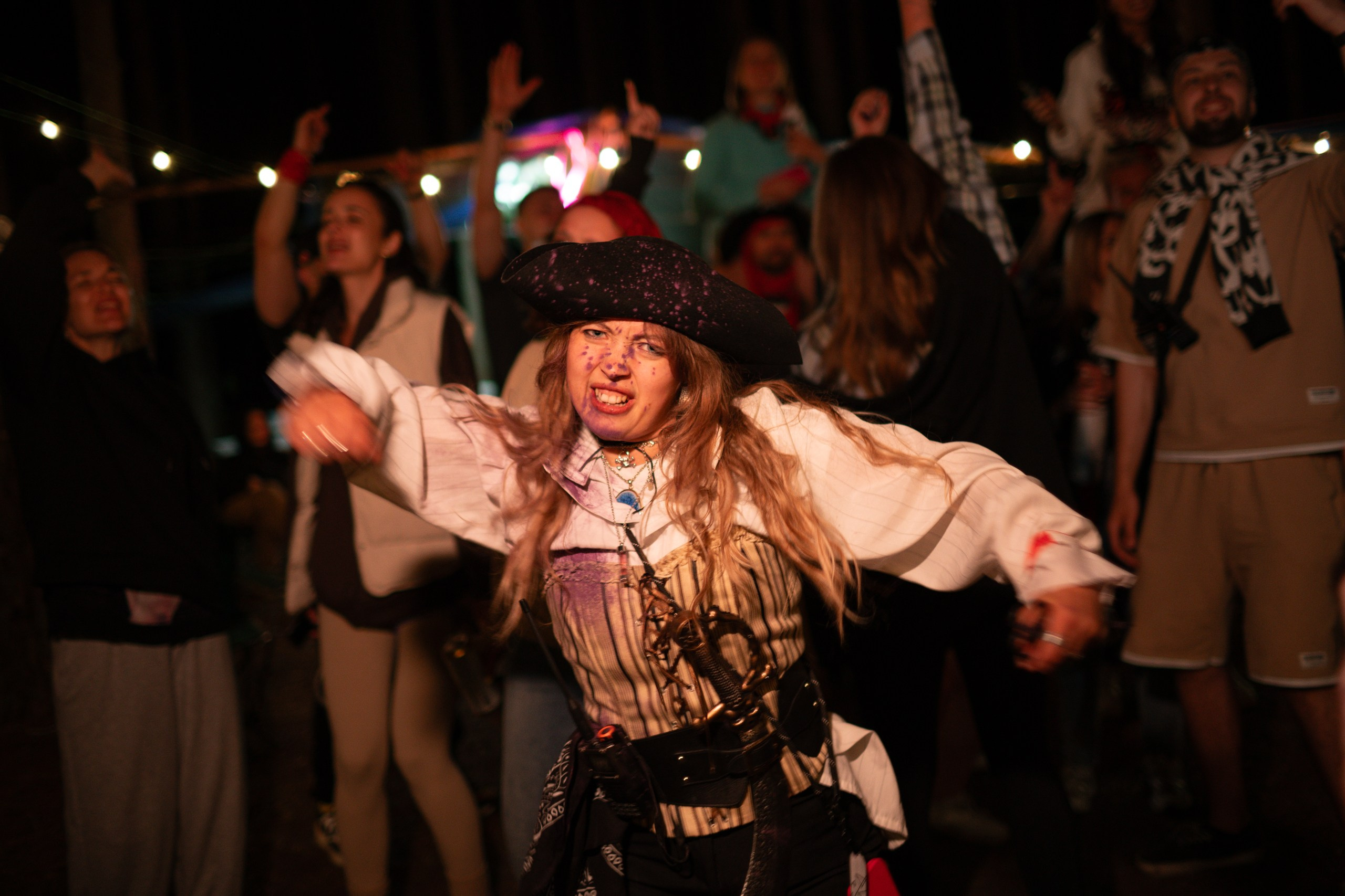 Лагерь пиратов для взрослых на острове на Волге. Фотограф Сергей Красильников