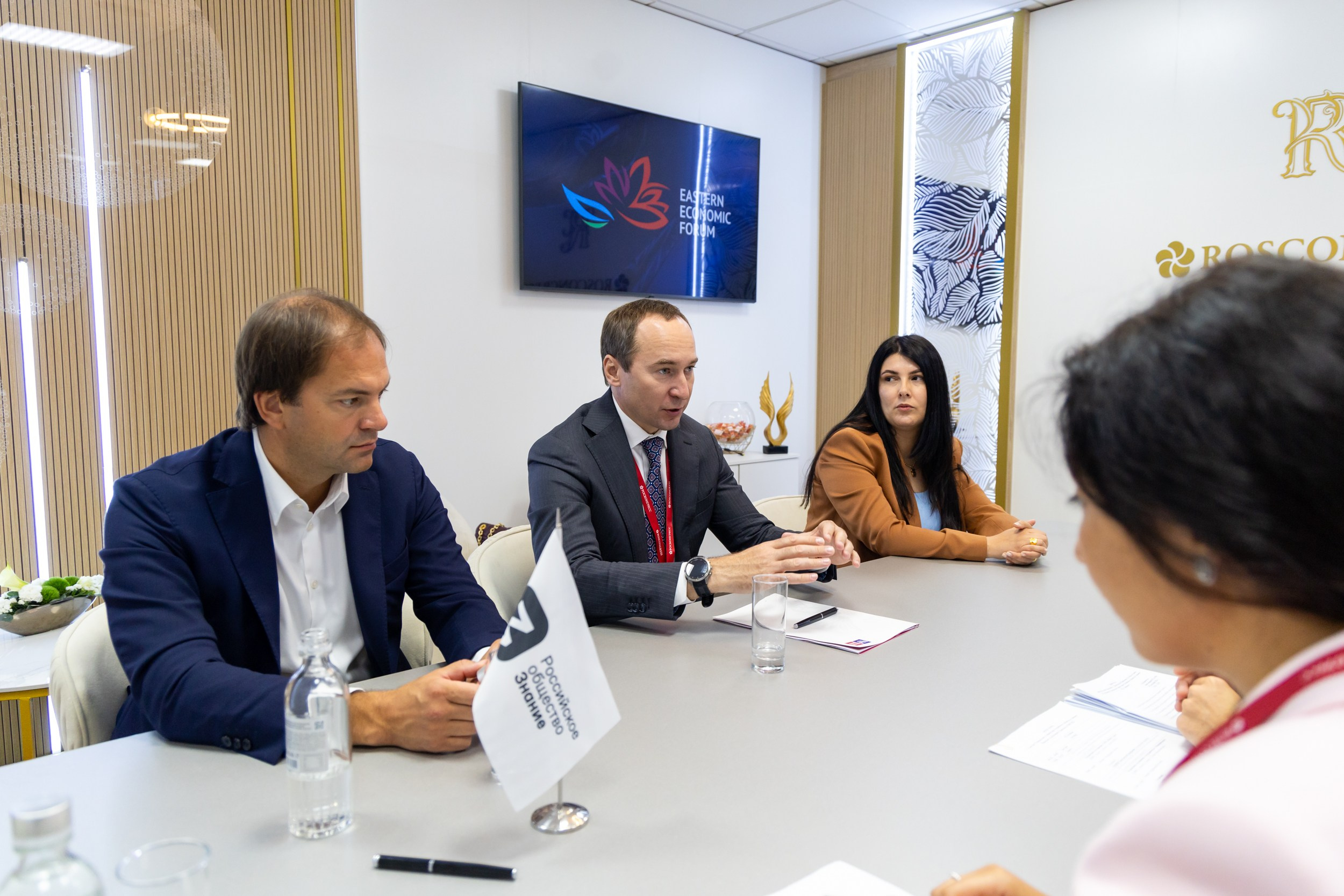 Почта банк. Репортажный и студийный фотограф во Владивостоке Дударева Софья