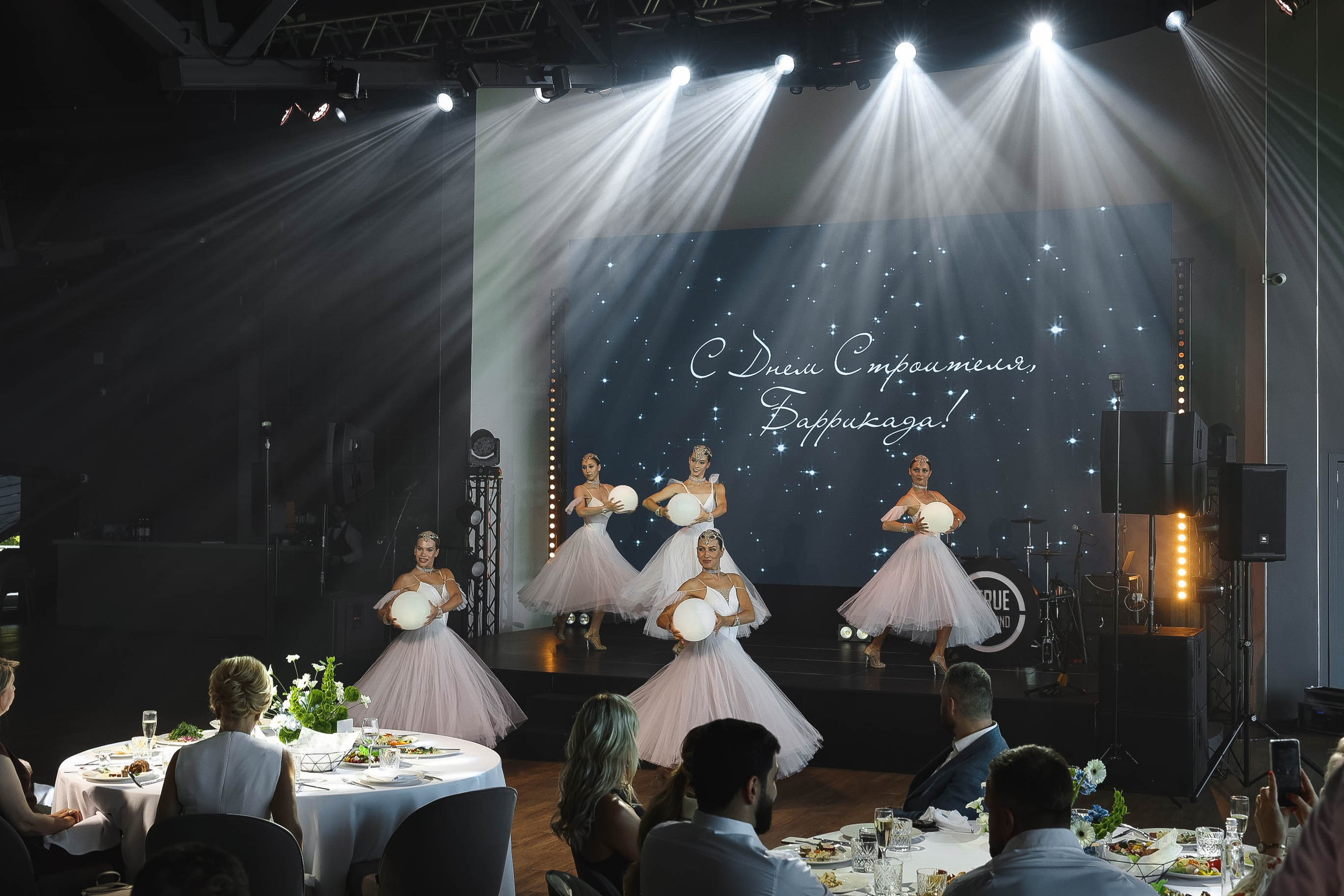 БАРРИКАДА С ДНЕМ РОЖДЕНИЯ. Свадебный фотограф в Санкт-Петербурге Александр Пащенко