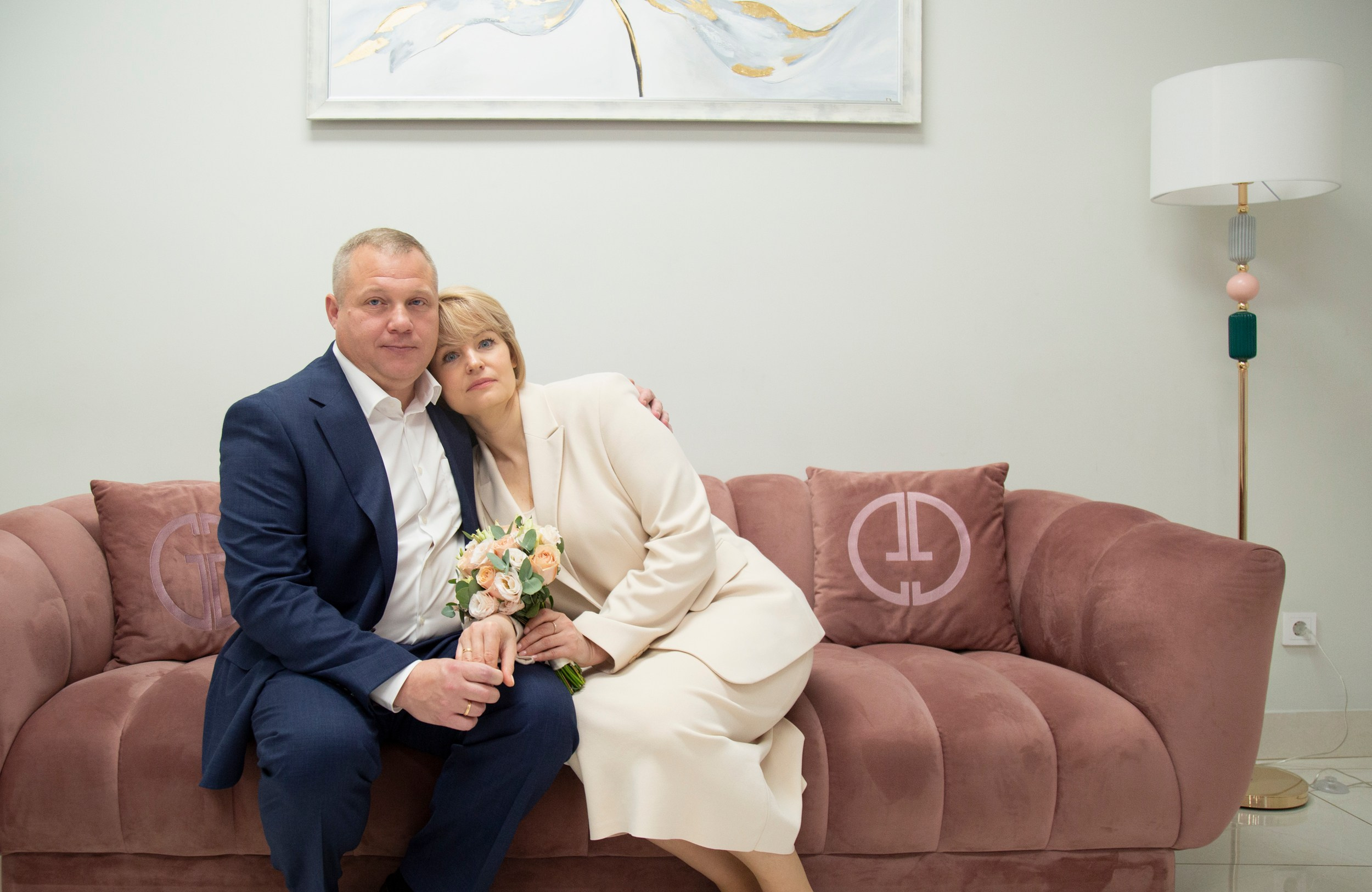 Свадебная фотосессия в Шипиловском ЗАГСе в Москве Олега и Елены. Фотосессия в студии в Москве от профессионального фотографа услуги по доступным ценам