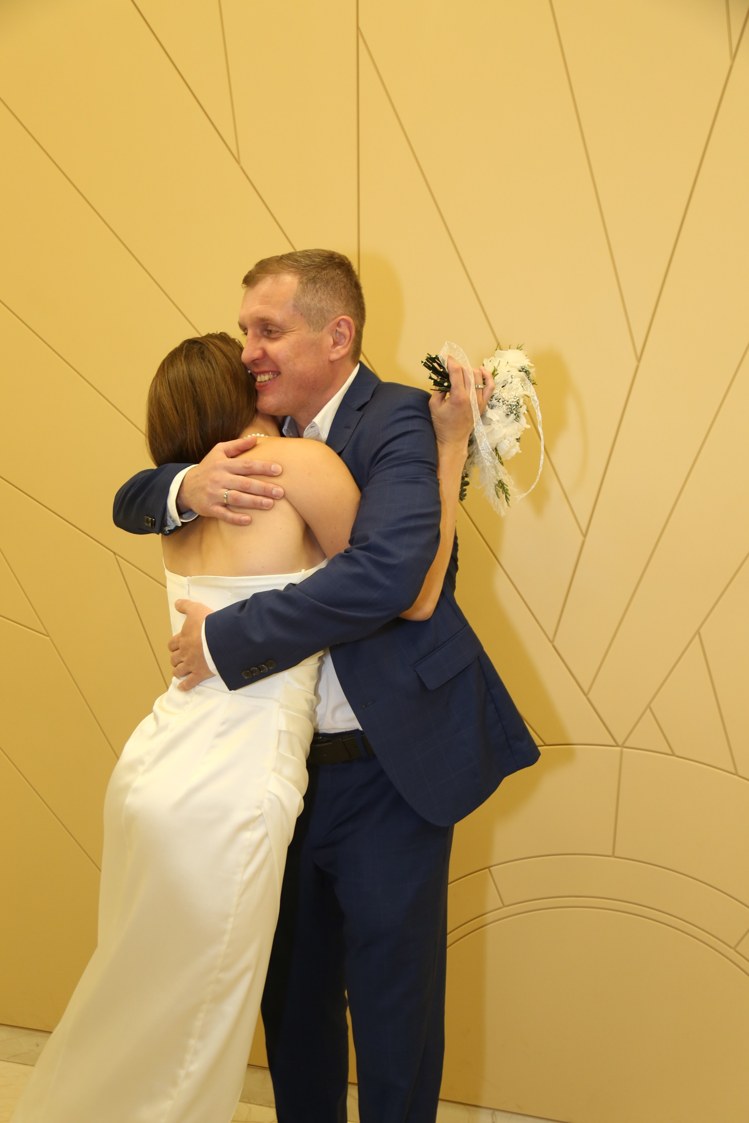 ЗАГС Савёловский свадебная фотосессия и прогулка в парке Дубки для Александра и Анастасии. Фотосессия в студии в Москве от профессионального фотографа услуги по доступным ценам