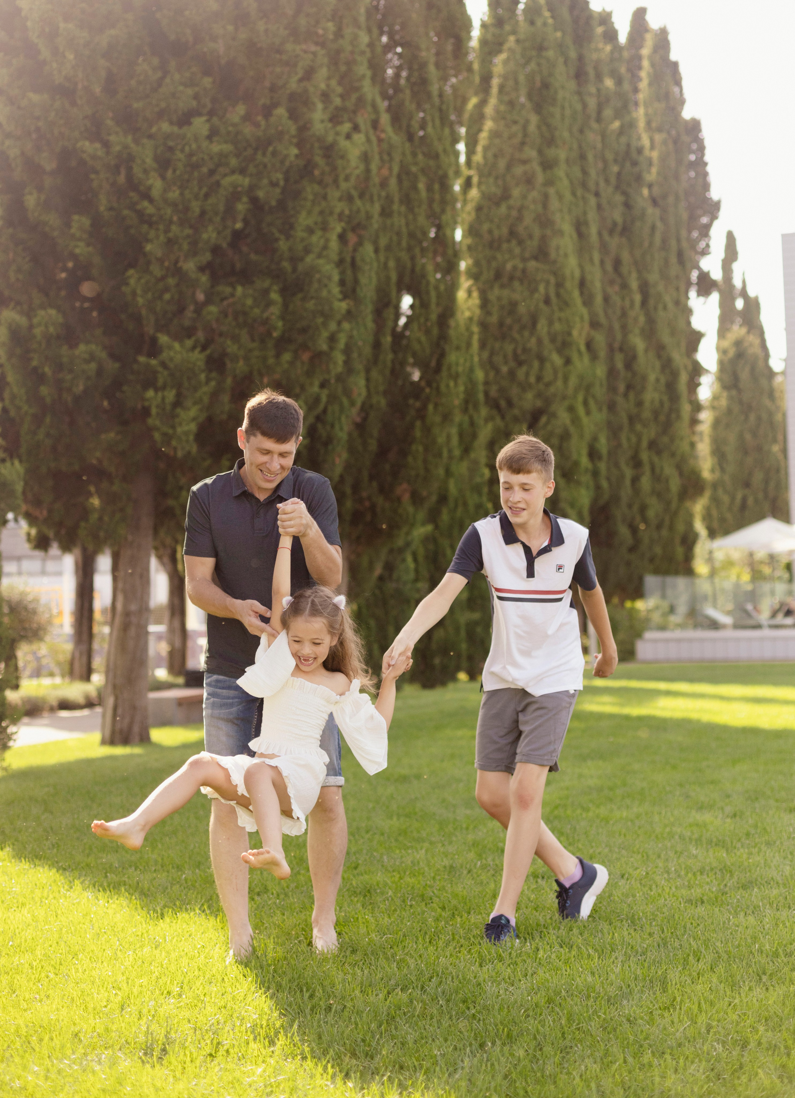 Радостные моменты в тени кипарисов. Reportage and staged photographer Natalia Sannikova