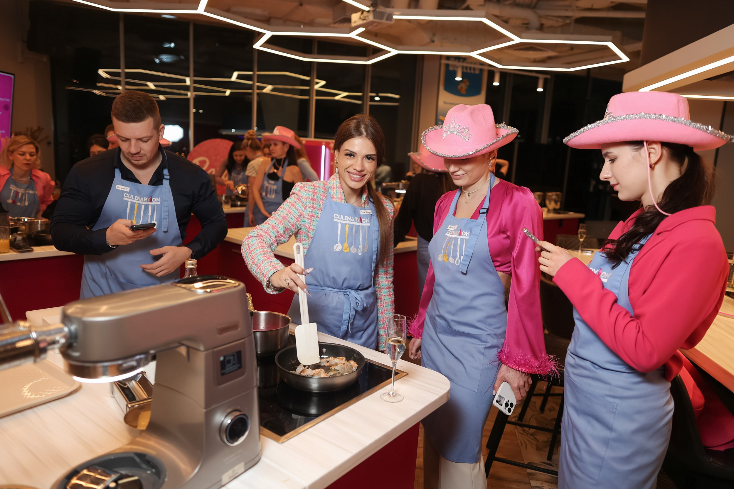 Вечеринка 8 марта в EventyOn. Репортажный фотограф видеограф в Москве Ольга Плаксина