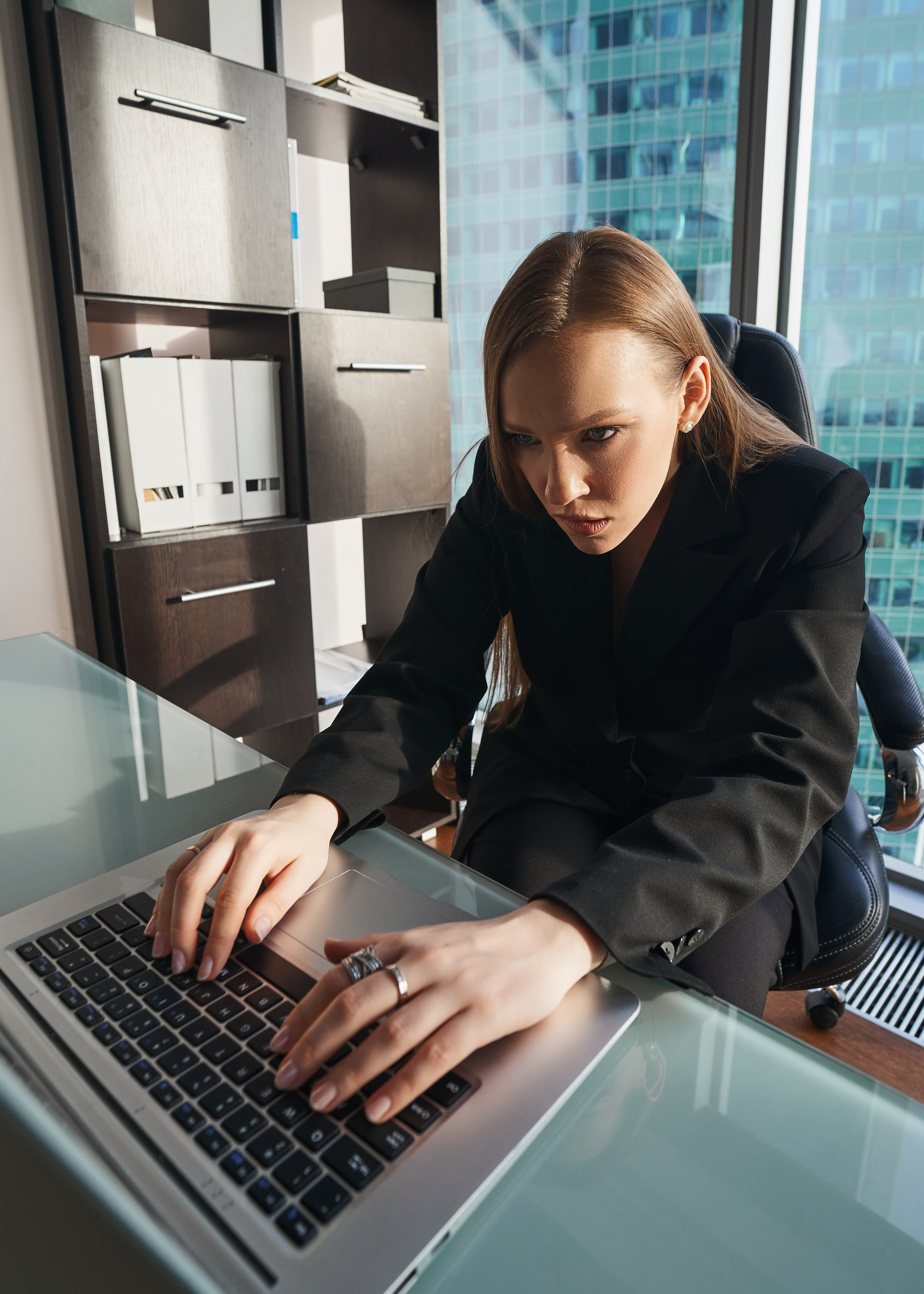 Фотосессия в деловом стиле в Moscow City. Фотограф Serg Nekraov. Фотосъемка Москва и МО