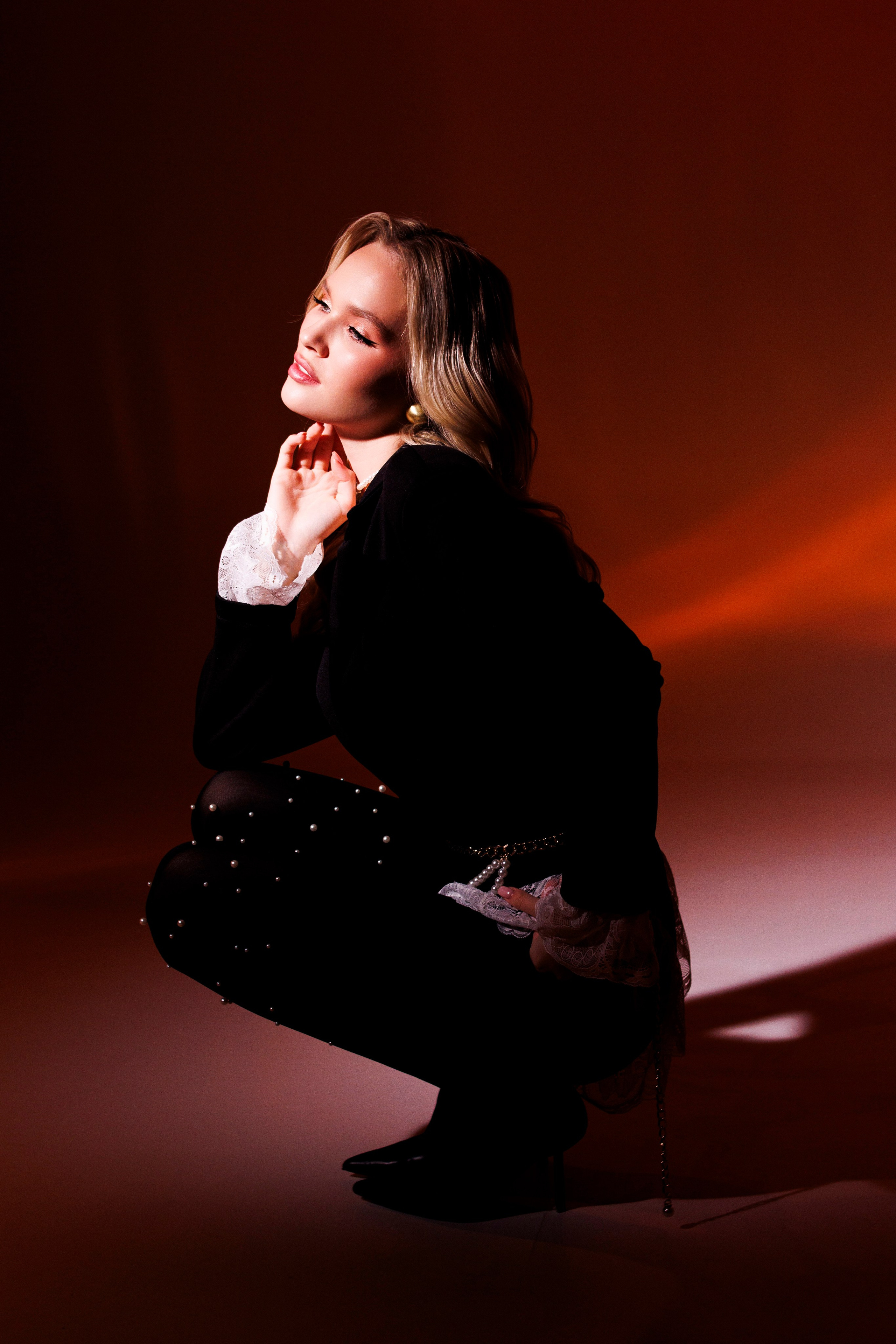 Фотосессия в студии. Я — фотограф, который помогает запечатлеть самые важные моменты вашей жизни!