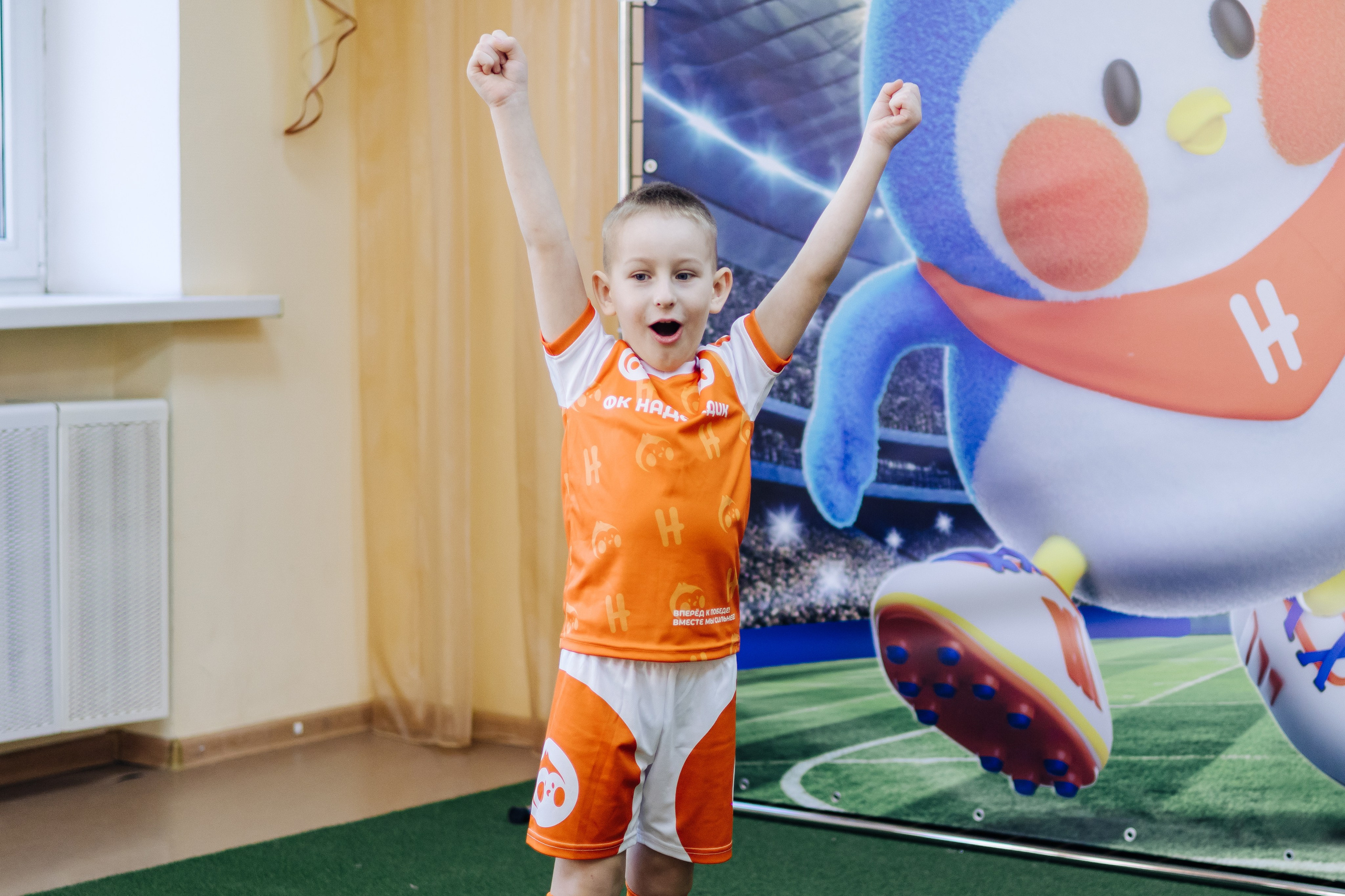 Фотосессия с кубком в детских садах г. Магнитогорска. Денис Прохоров Фотограф в г. Магнитогорск