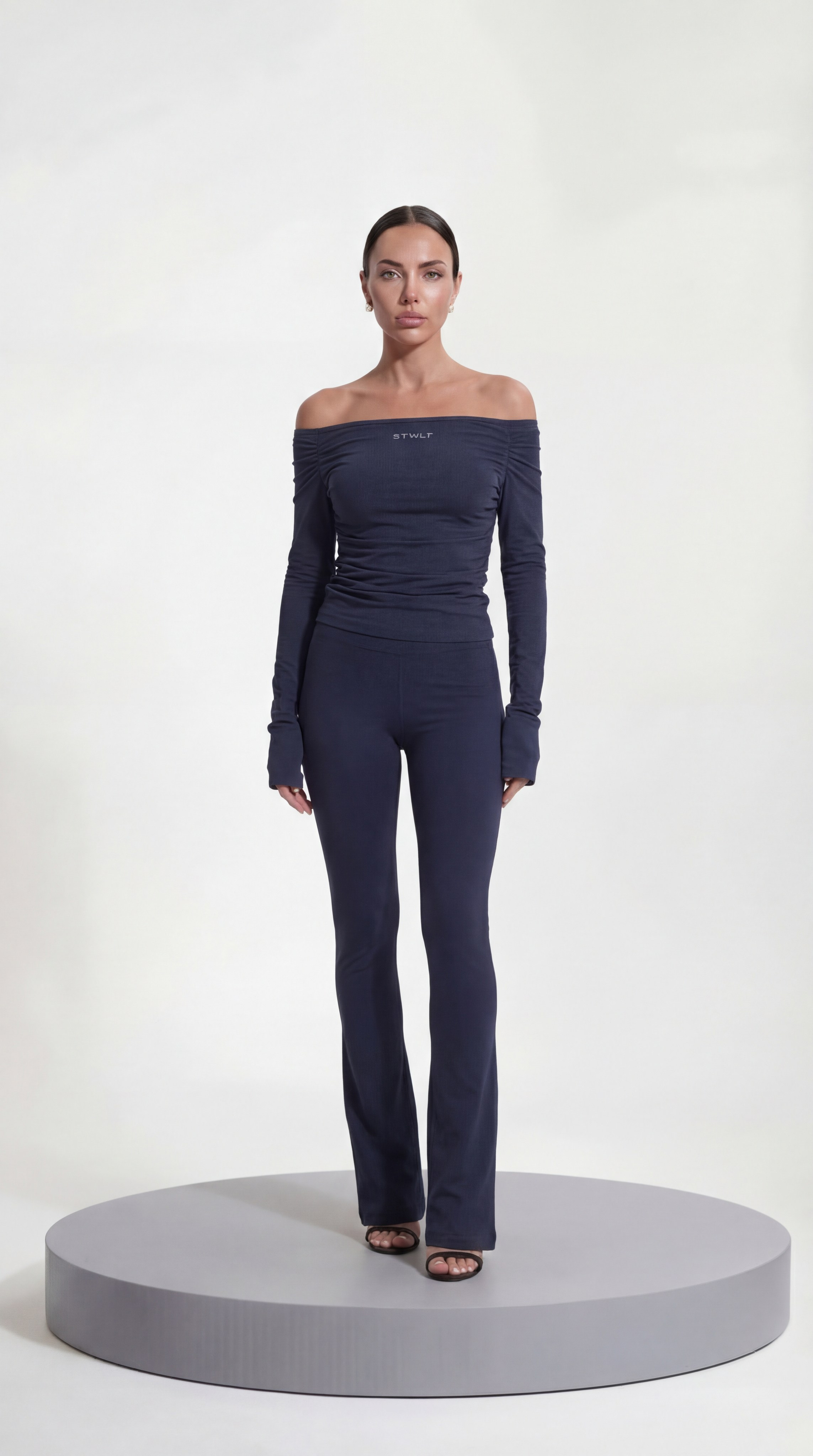 ИИ фотосессия для бренда одежды, перенос одежды на модель, создание карточек товаров