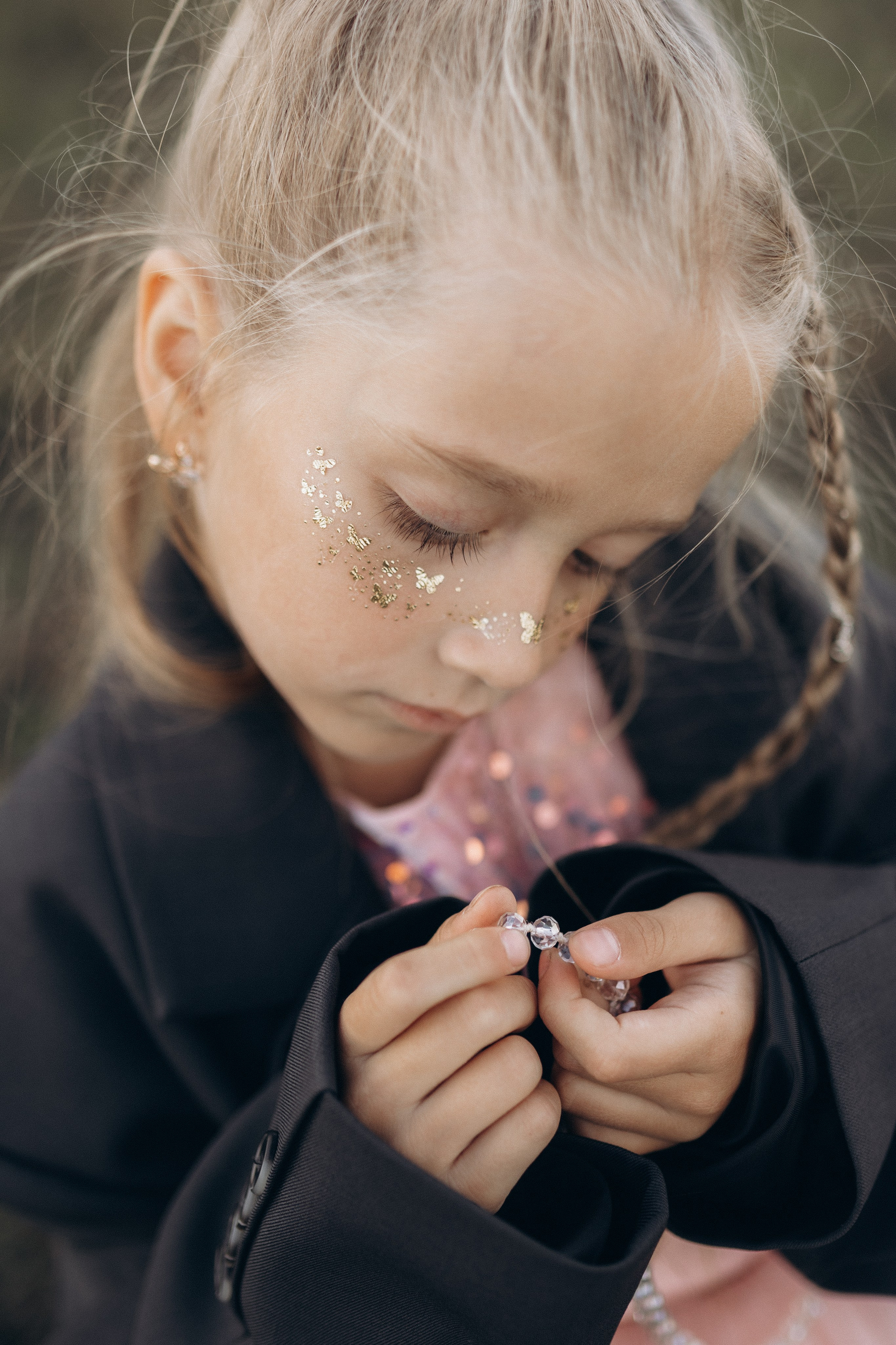 Вика и Миша на сене. Семейный фотограф lifestyle в Новосибирске Елена Шпилевая