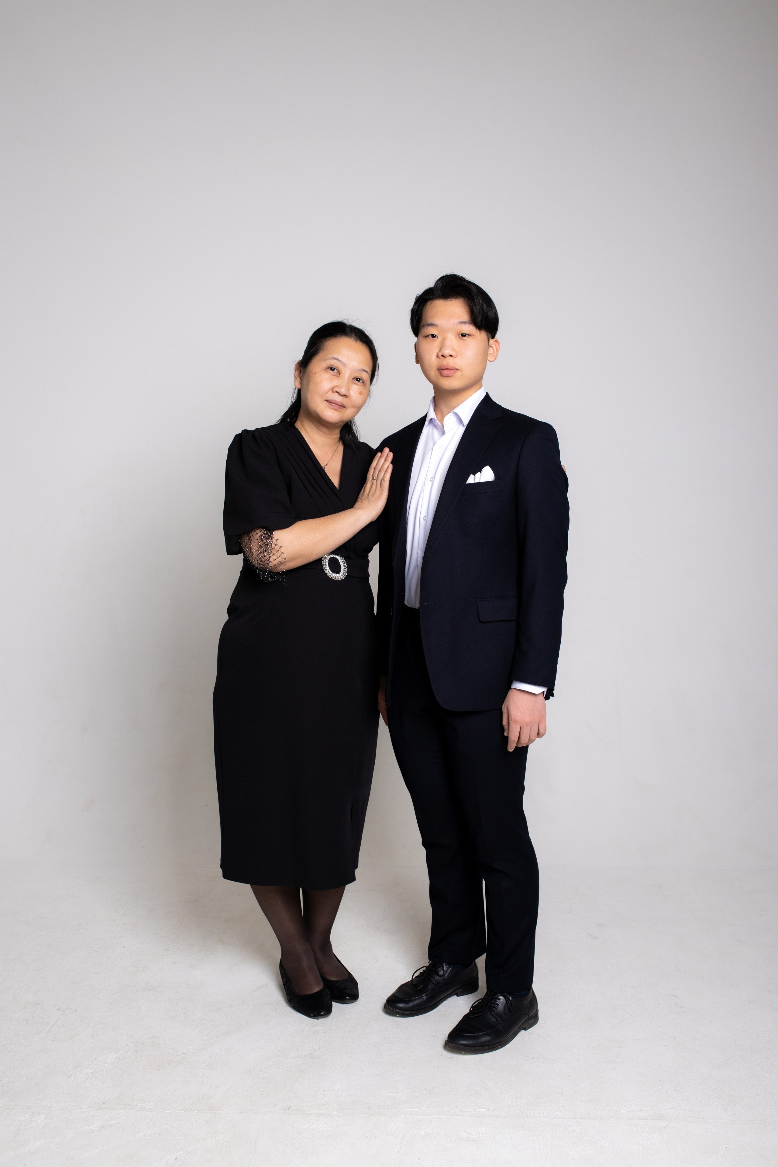 Семейная фотосессия на циклораме с импульсным светом. Фотограф в Железнодорожном и Балашихе