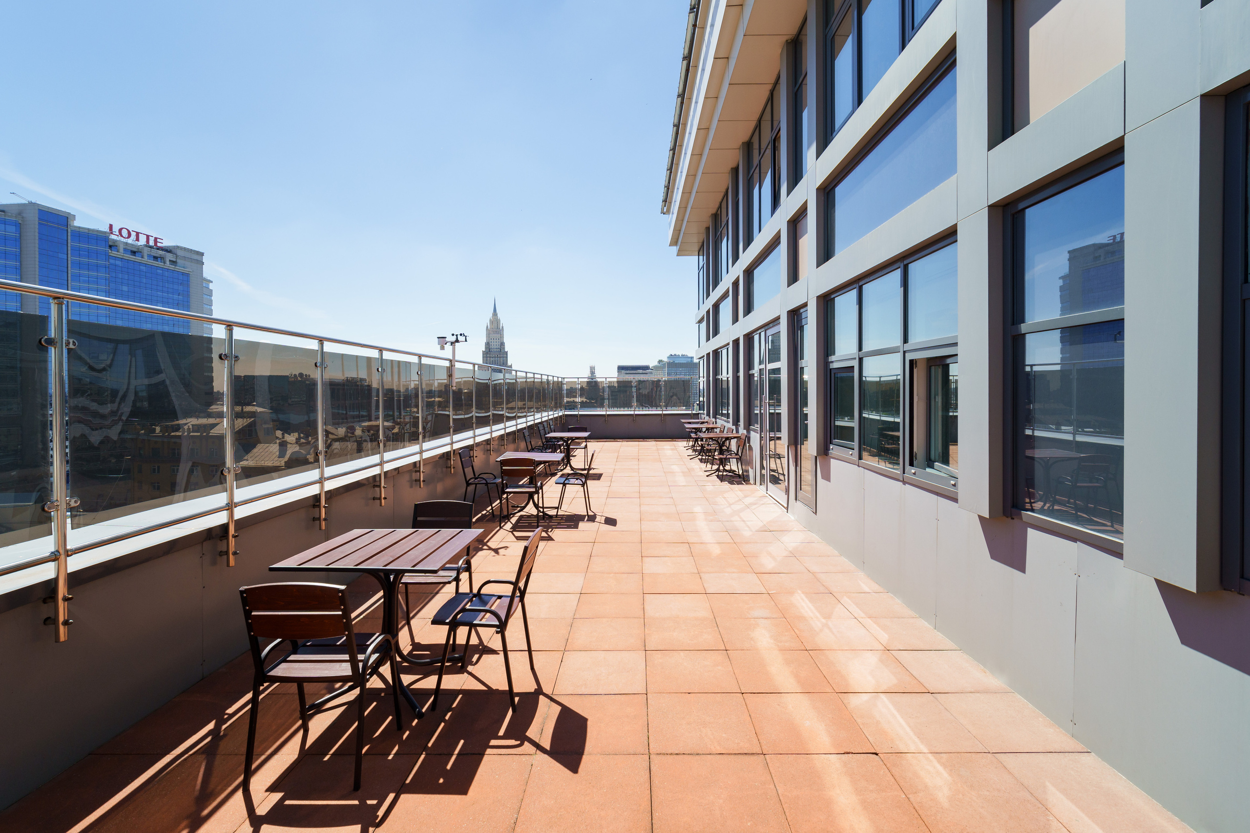 терраса для прогулок для пациентов реабилитационного центра