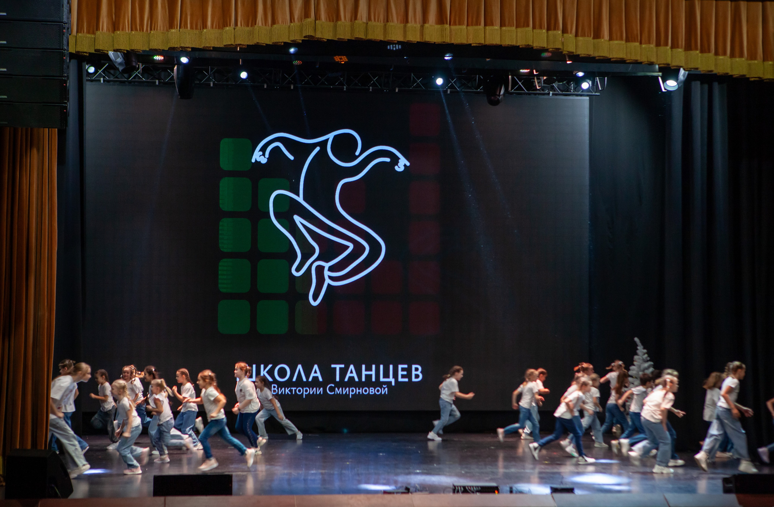 Концерт детской танцевальной школы. Репортажный, семейный, свадебный, портретный фотограф