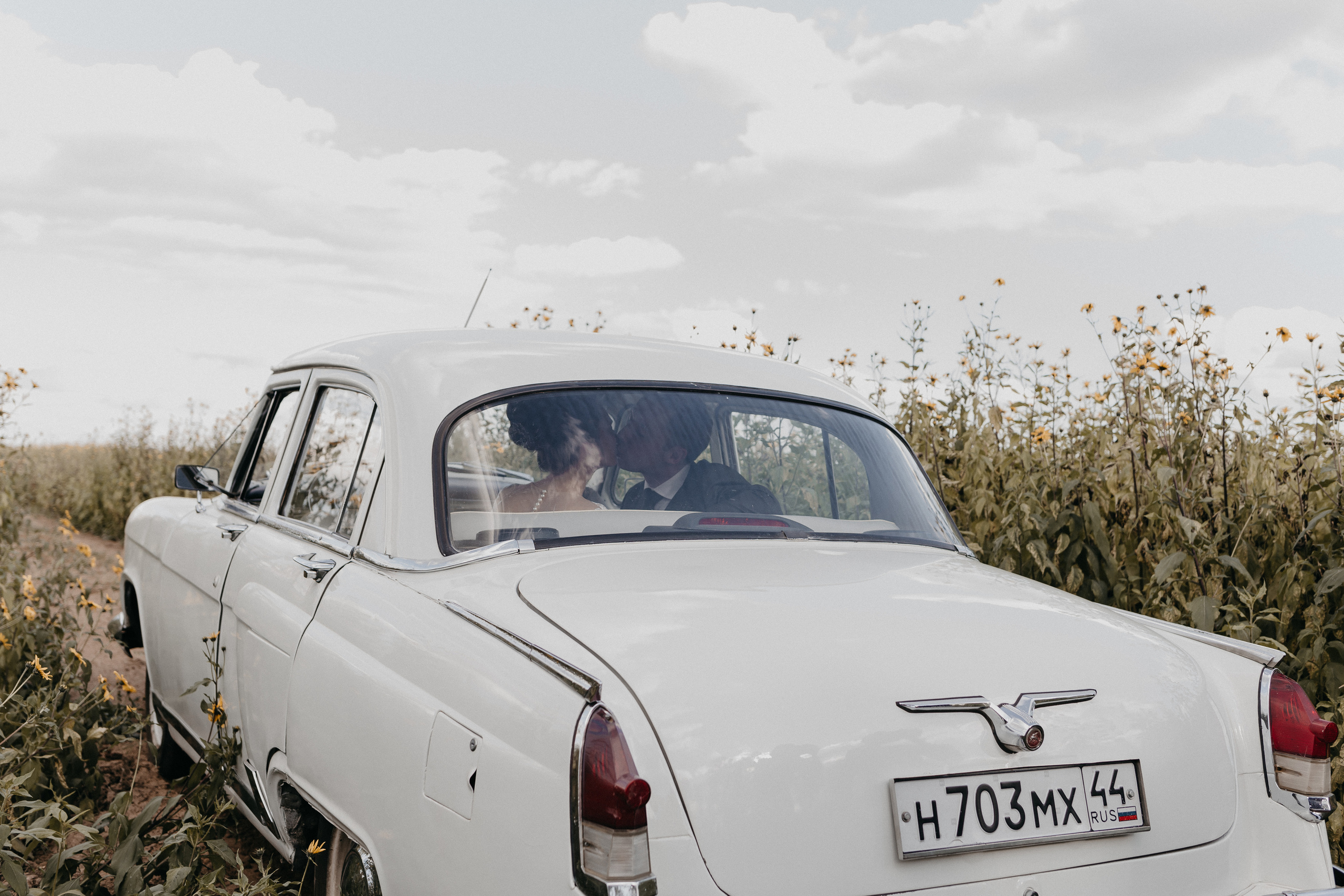 Оксана и Алексей. Прокат Аренда ретро автомобилей Волга ГАЗ 21  Кострома