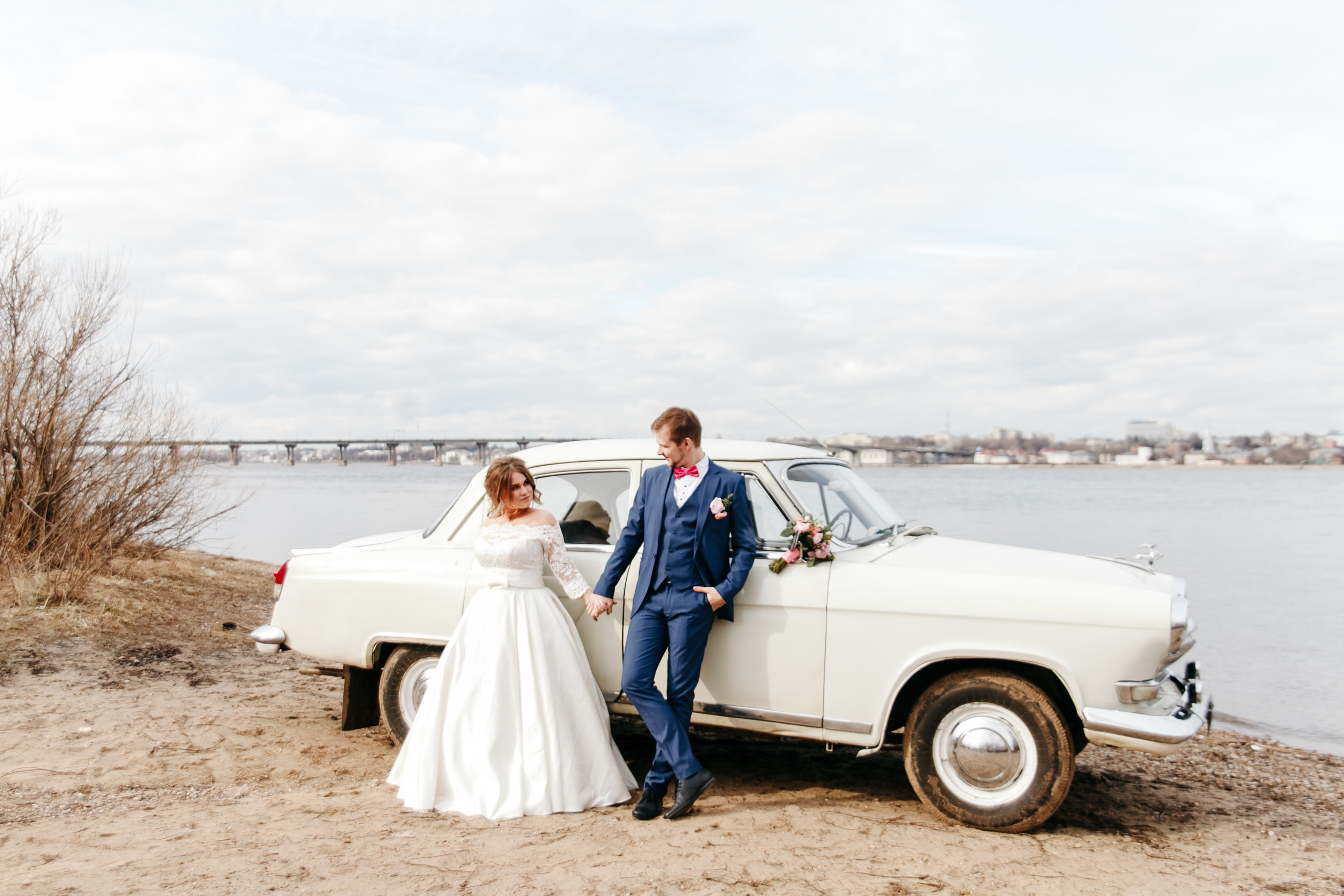 Яна и Алексей. Прокат Аренда ретро автомобилей Волга ГАЗ 21  Кострома