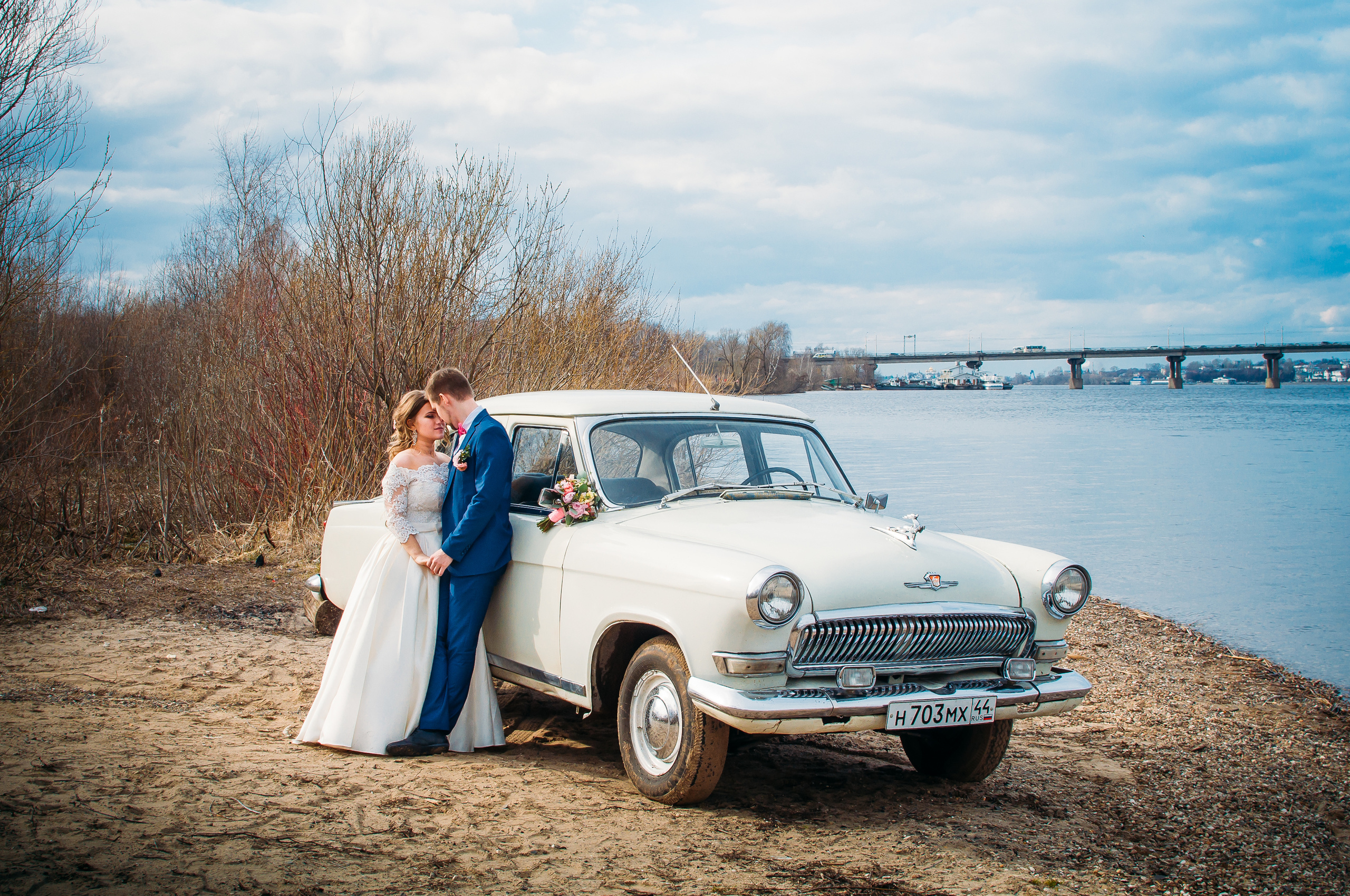 Яна и Алексей. Прокат Аренда ретро автомобилей Волга ГАЗ 21  Кострома