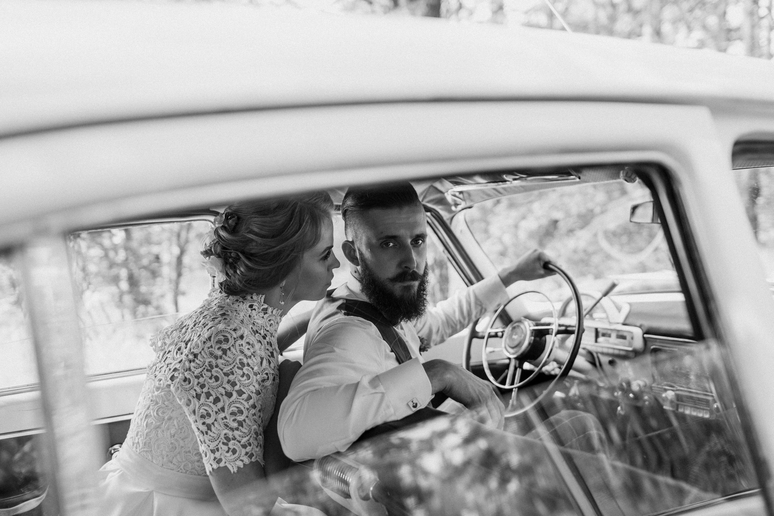 Артемий и Женя. Прокат Аренда ретро автомобилей Волга ГАЗ 21  Кострома