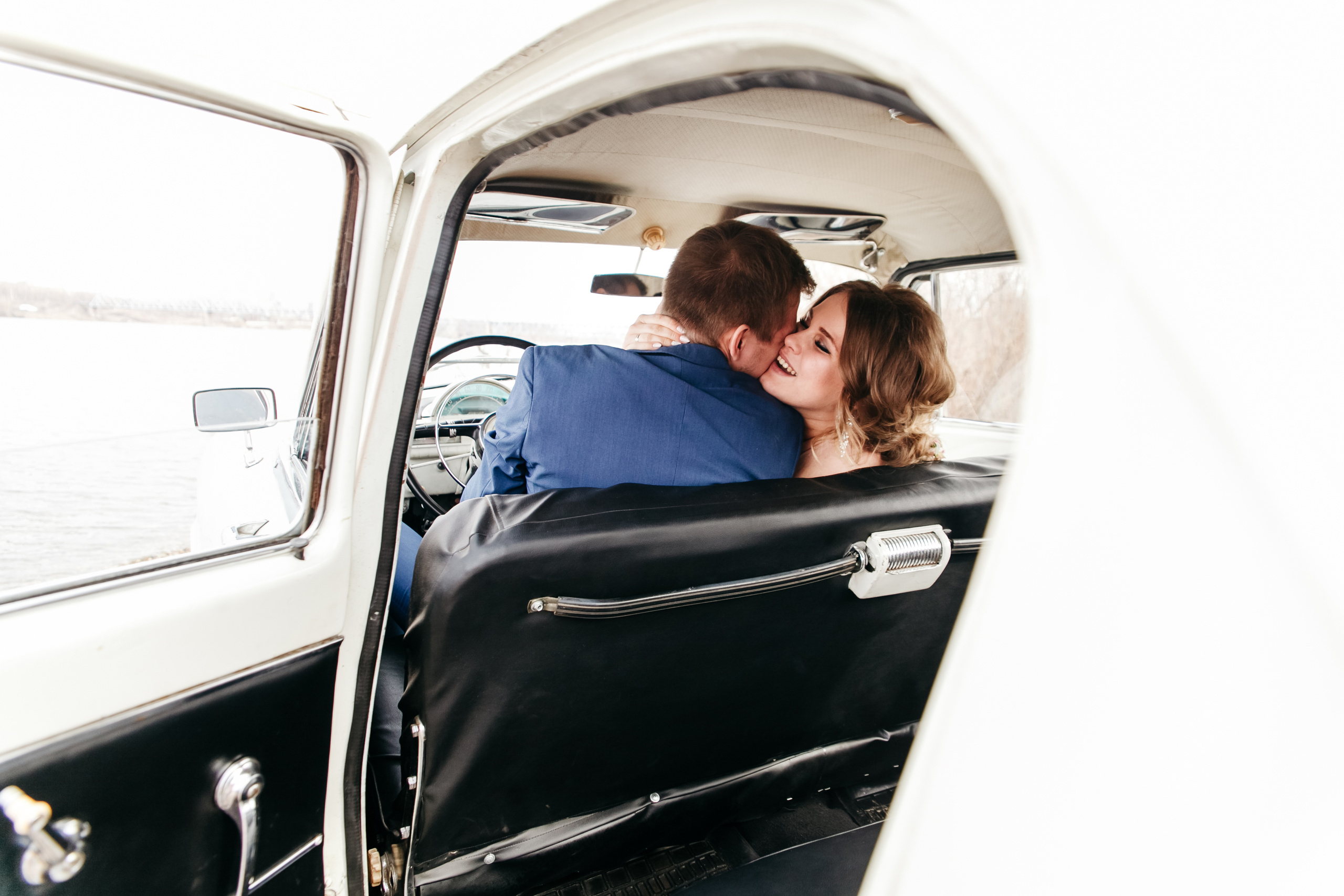 Яна и Алексей. Прокат Аренда ретро автомобилей Волга ГАЗ 21  Кострома