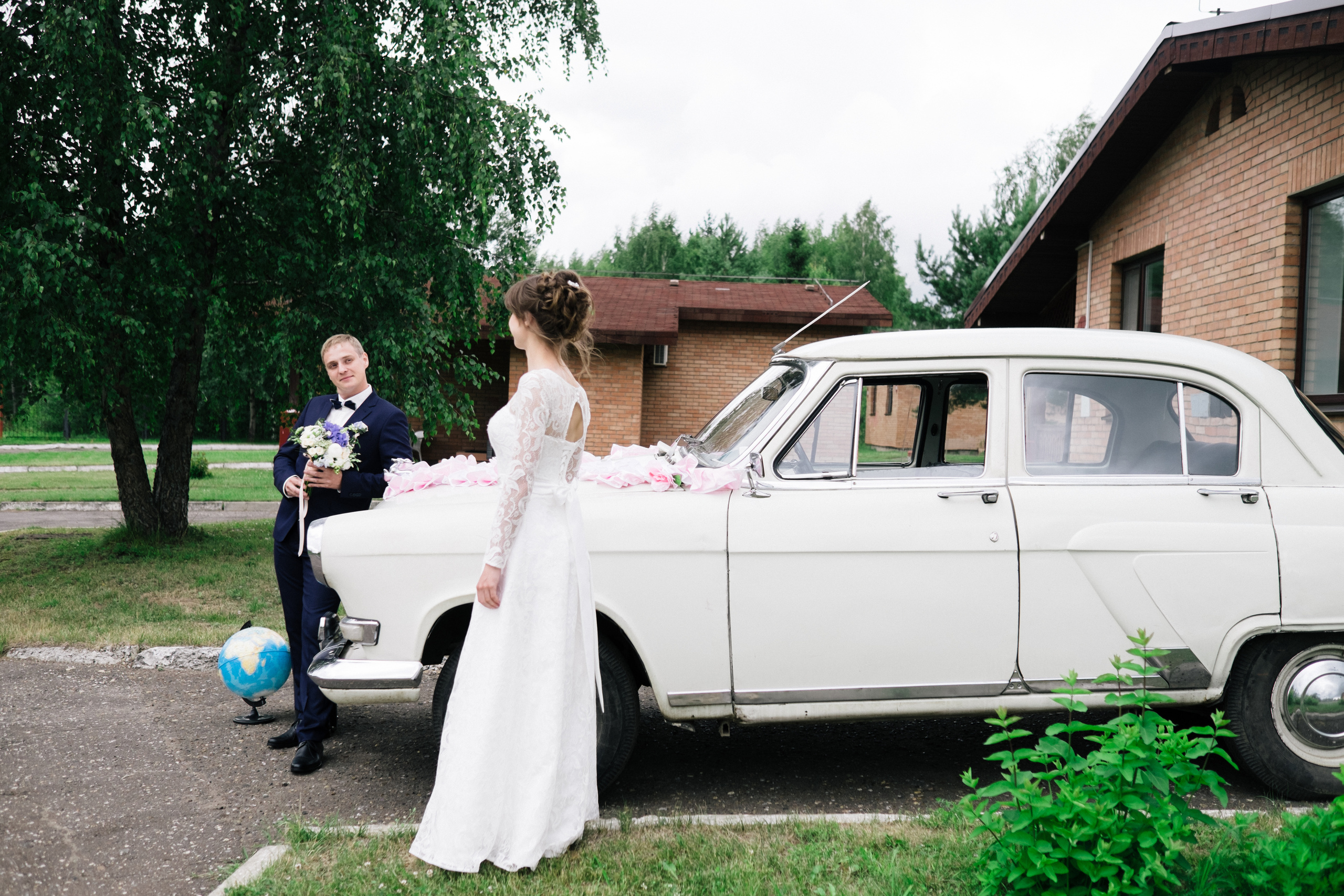 Евгений и Полина. Прокат Аренда ретро автомобилей Волга ГАЗ 21  Кострома