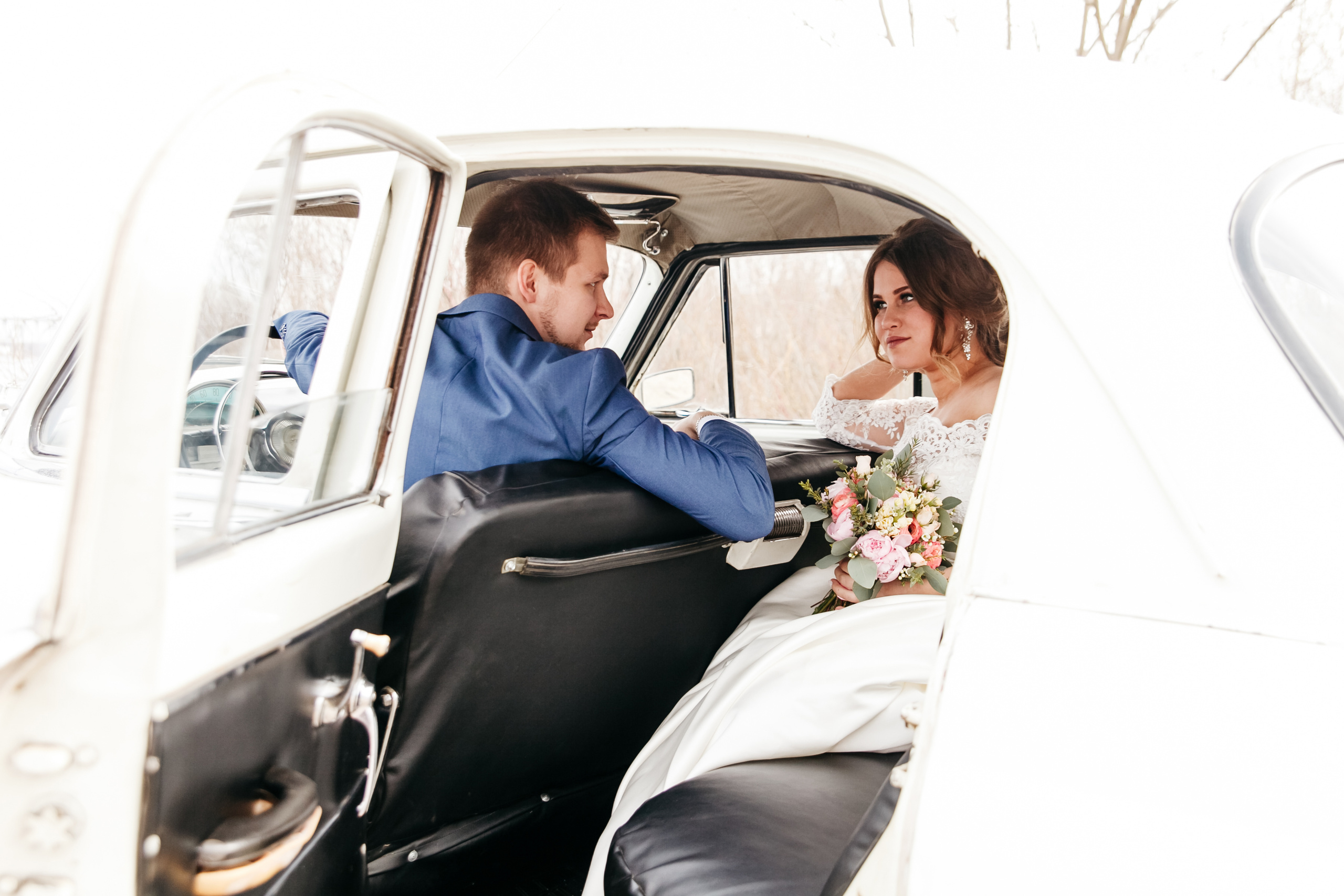 Яна и Алексей. Прокат Аренда ретро автомобилей Волга ГАЗ 21  Кострома