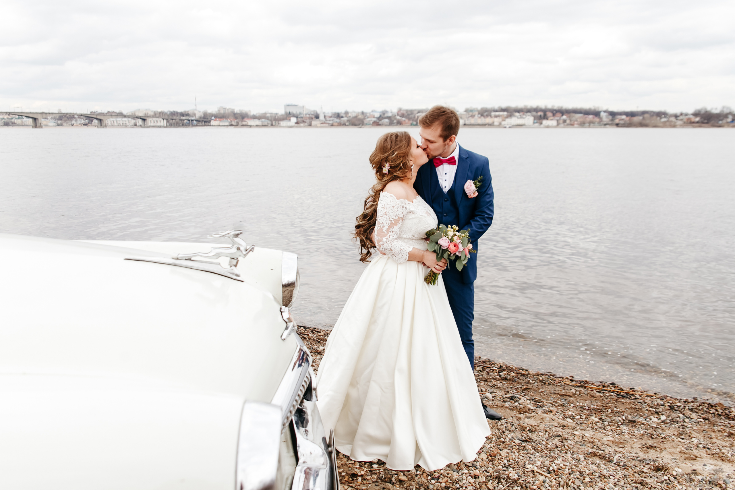 Яна и Алексей. Прокат Аренда ретро автомобилей Волга ГАЗ 21  Кострома