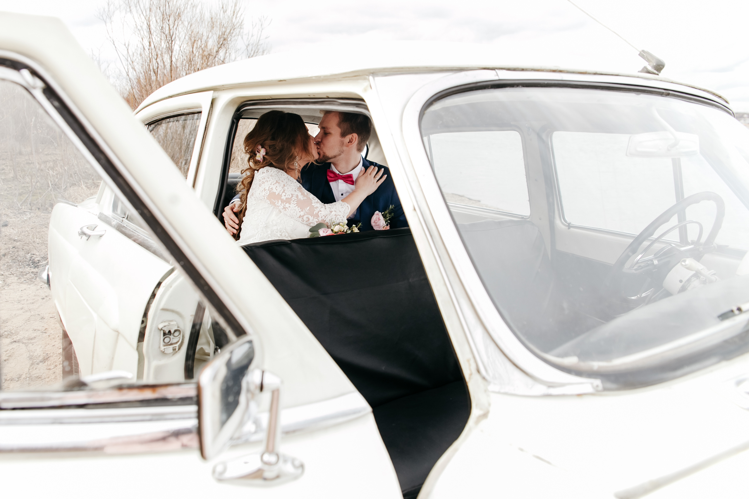 Яна и Алексей. Прокат Аренда ретро автомобилей Волга ГАЗ 21  Кострома