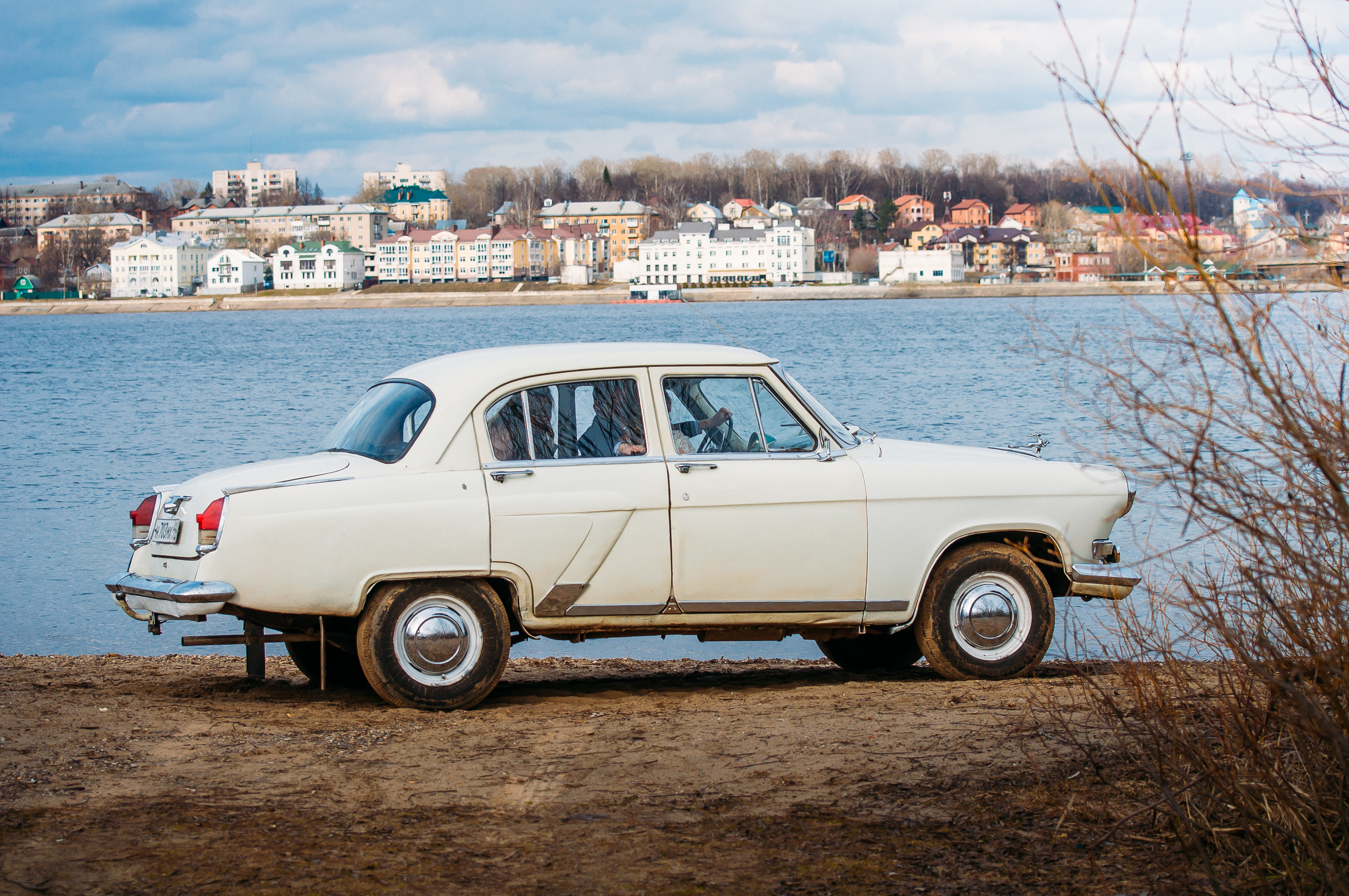 Яна и Алексей. Прокат Аренда ретро автомобилей Волга ГАЗ 21  Кострома