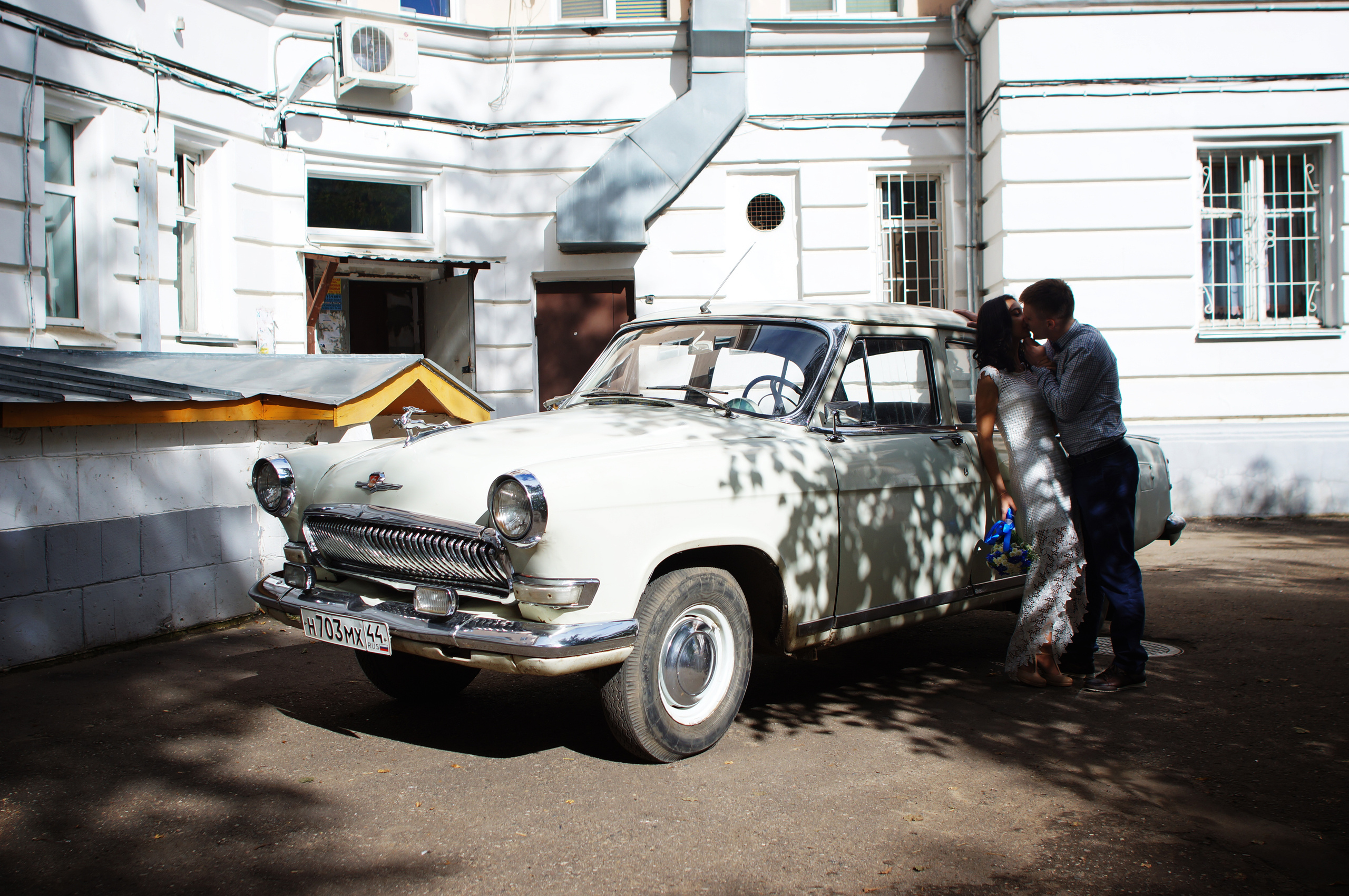 Анна и Андрей. Прокат Аренда ретро автомобилей Волга ГАЗ 21  Кострома