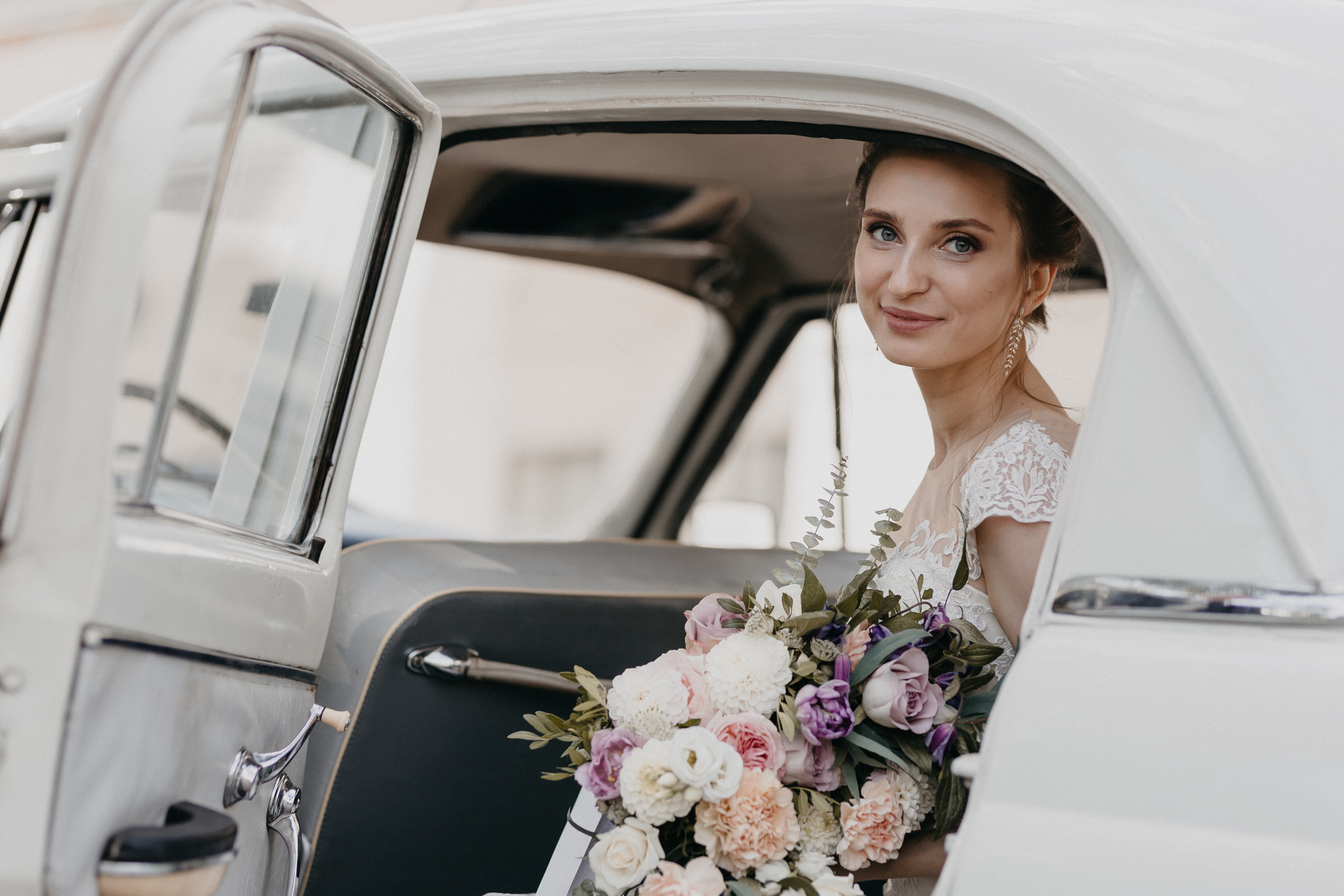 Оксана и Алексей. Прокат Аренда ретро автомобилей Волга ГАЗ 21  Кострома