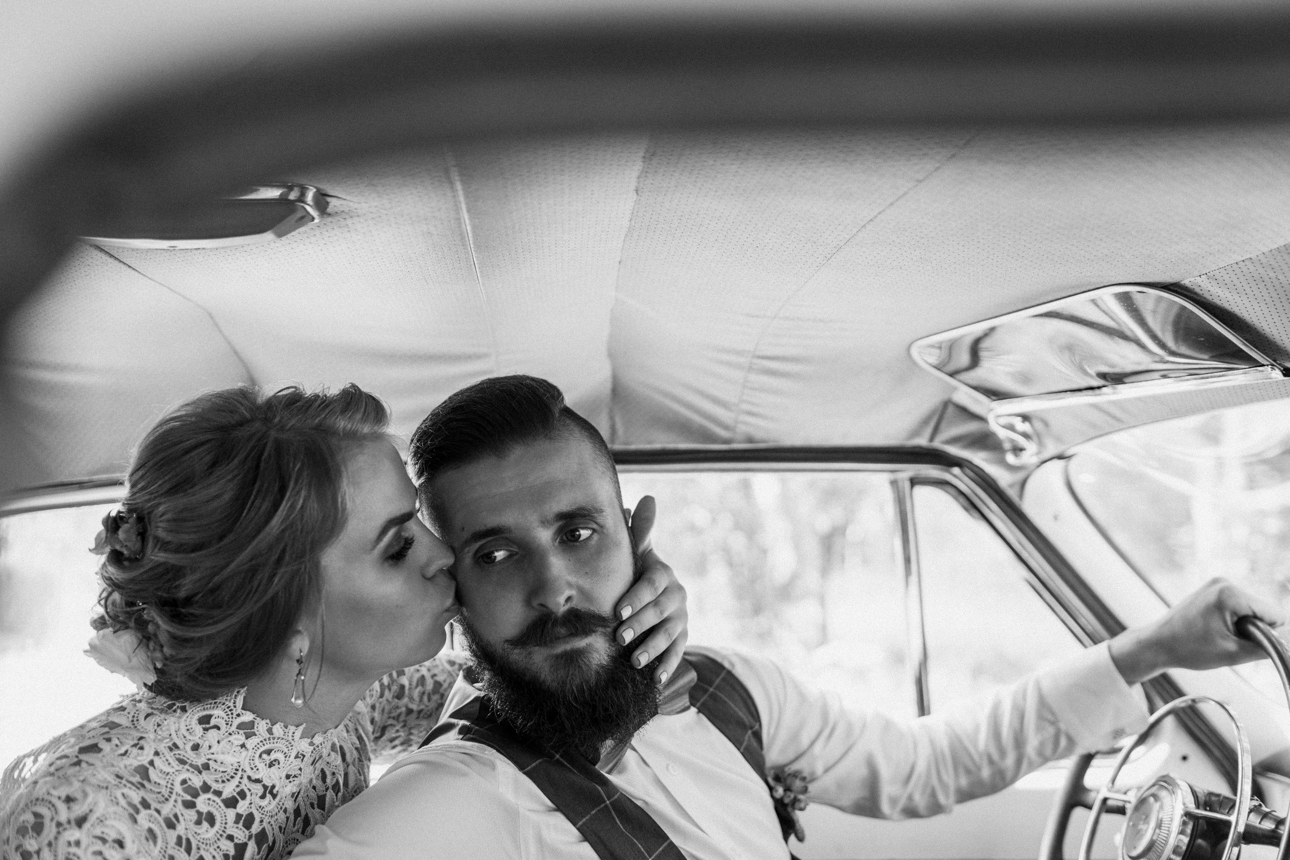 Артемий и Женя. Прокат Аренда ретро автомобилей Волга ГАЗ 21  Кострома